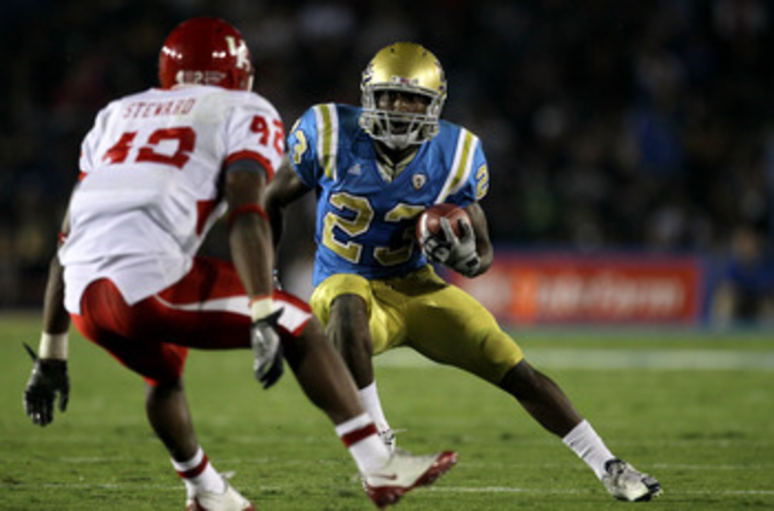 PASADENA, CA - SEPTEMBER 18:  Running back Johnathan Franklin #23 of the UCLA Bruins carries the ball against linebacker Phillip Steward #42 of the Houston Cougars in the second quarter at the Rose Bowl on September 18, 2010 in Pasadena, California.  UCLA