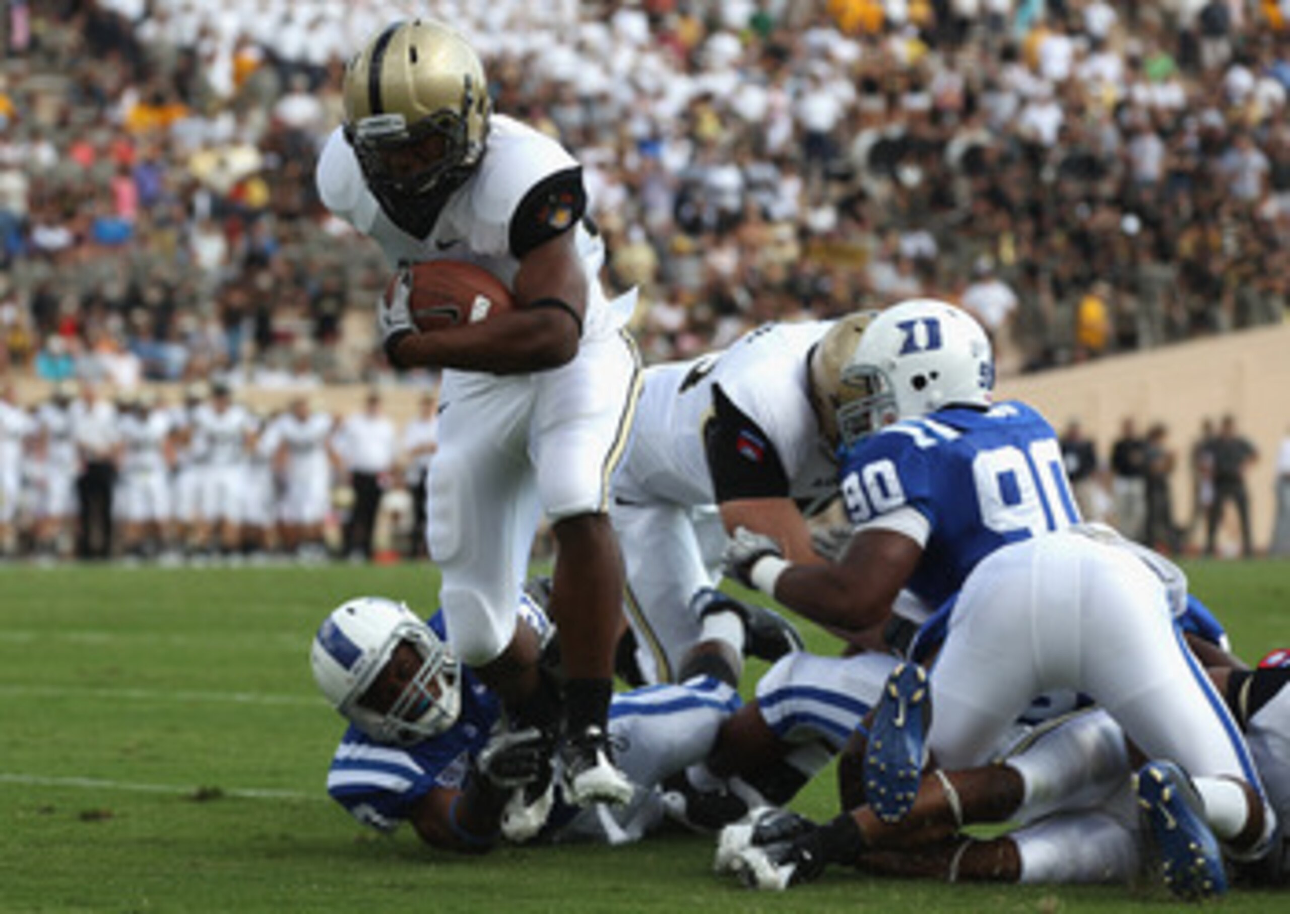 DURHAM, NC - SEPTEMBER 25:  Brian Cobbs #32 of the Army Black Knights runs for a touchdown against the Duke Blue Devils at Wallace Wade Stadium on September 25, 2010 in Durham, North Carolina.  (Photo by Streeter Lecka/Getty Images)