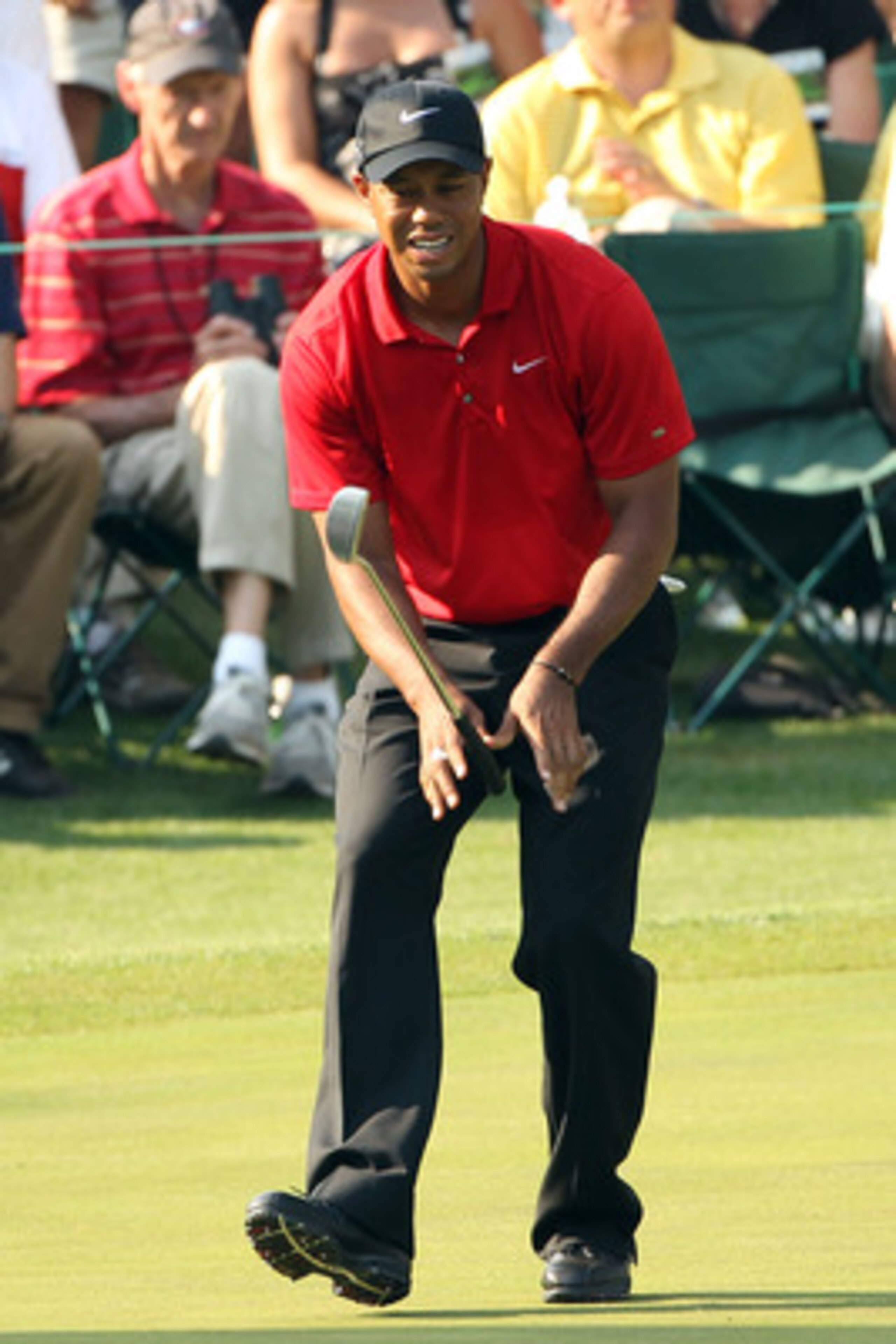 AUGUSTA, GA - APRIL 10:  Tiger Woods reacts to a missed putt on the 16th green during the final round of the 2011 Masters Tournament at Augusta National Golf Club on April 10, 2011 in Augusta, Georgia.  (Photo by Andrew Redington/Getty Images)