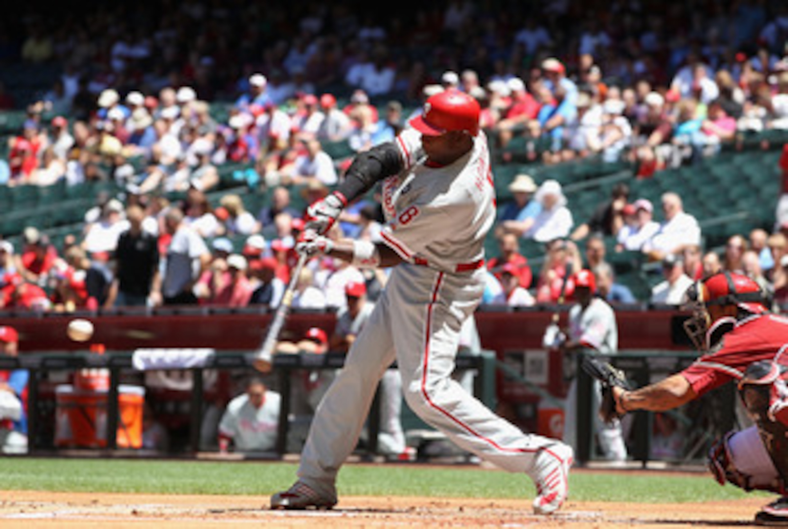 PHOENIX, AZ - APRIL 27:  Ryan Howard #6 of the Philadelphia Phillies bats against the Arizona Diamondbacks during the Major League Baseball game at Chase Field on April 27, 2011 in Phoenix, Arizona.  The Phillies defeated the Diamondbacks 8-4.  (Photo by 