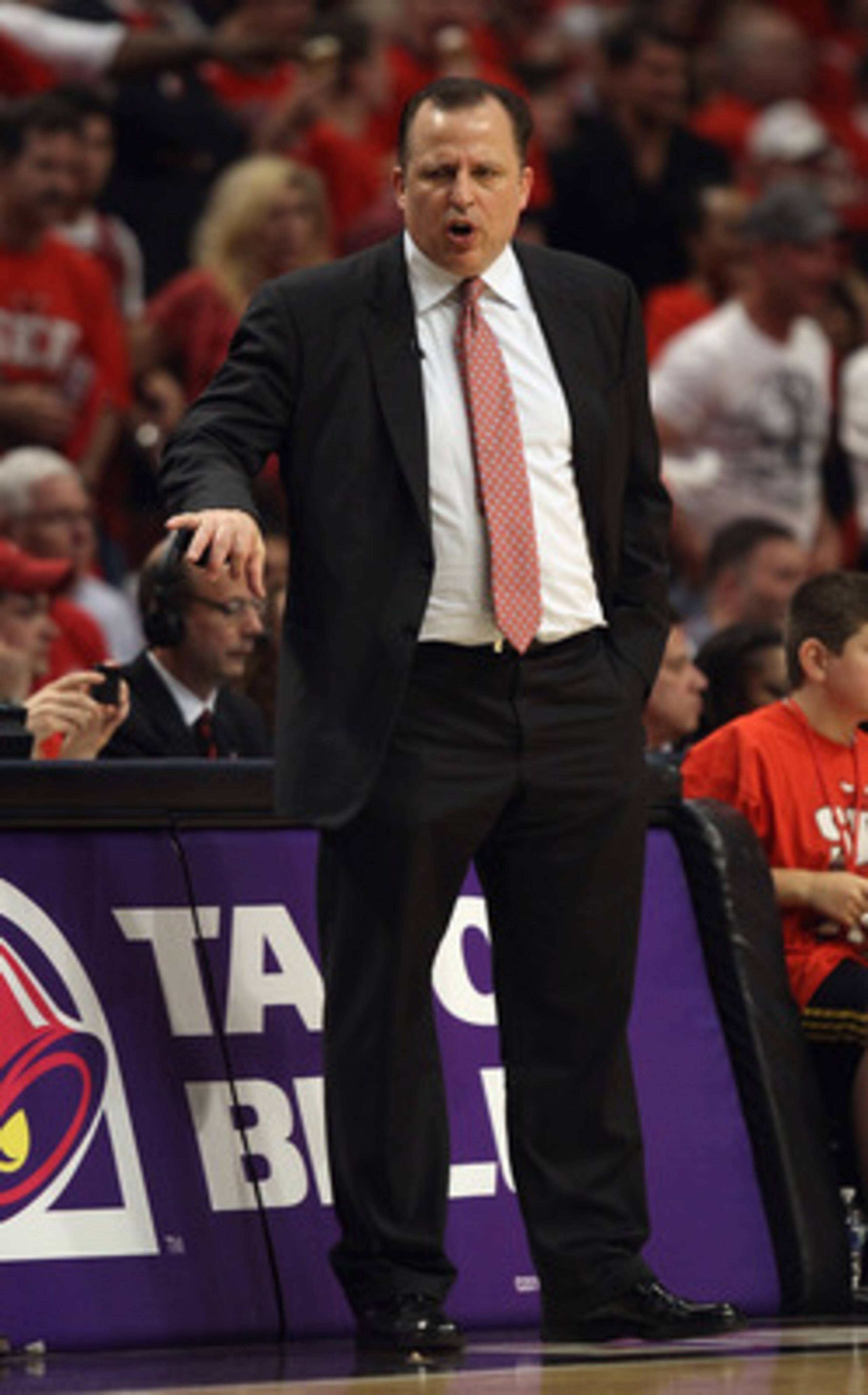 CHICAGO, IL - MAY 10: Head coach Tom Thibodeau of the Chicago Bulls gives instructions to his team against the Atlanta Hawks in Game Five of the Eastern Conference Semifinals in the 2011 NBA Playoffs at the United Center on May 10, 2011 in Chicago, Illino