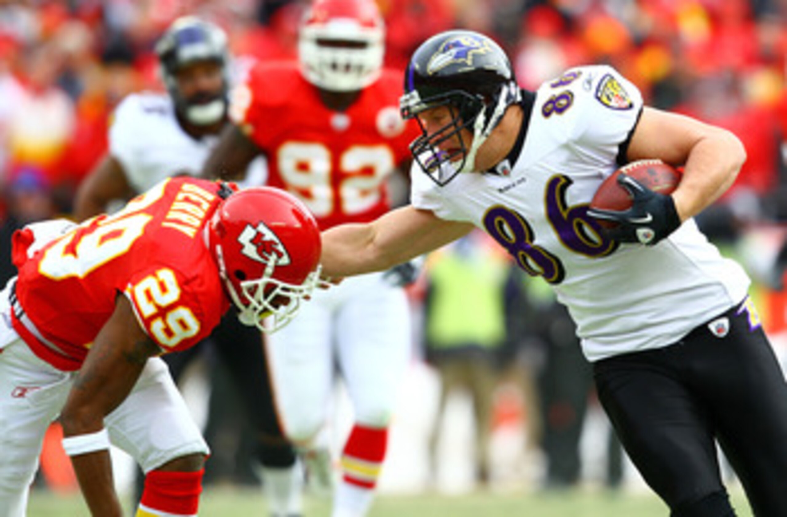 KANSAS CITY, MO - JANUARY 09:  Tight end Todd Heap #86 of the Baltimore Ravens runs runs with the ball in the 2011 AFC wild card playoff game against the Kansas City Chiefs at Arrowhead Stadium on January 9, 2011 in Kansas City, Missouri.  (Photo by Dilip