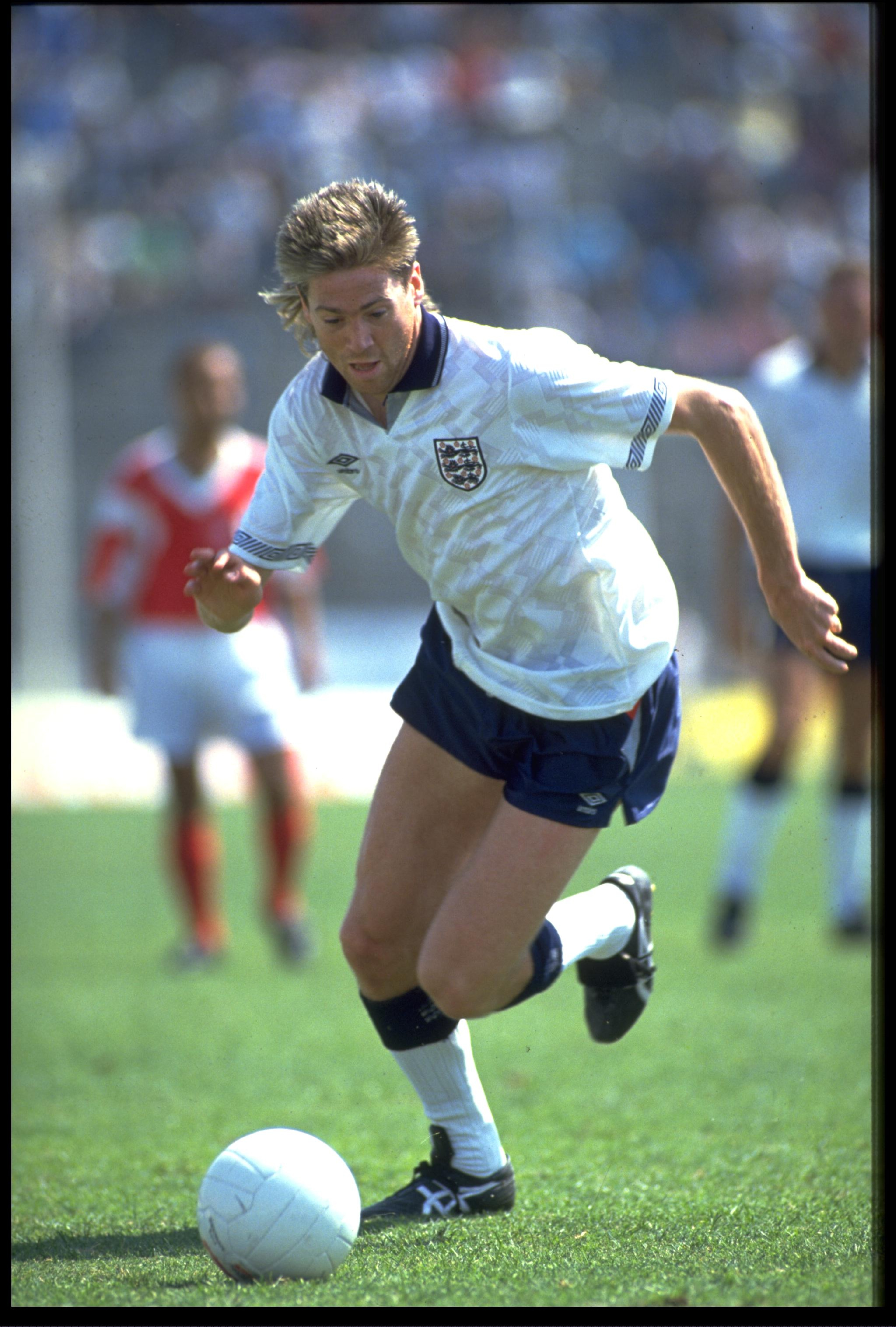 2 JUN 1990: CHRIS WADDLE OF ENGLAND IN ACTION AGAINST TUNISIA DURING AN INTERNATIONAL FRIENDLY. THE GAME ENDED IN A 1-1 DRAW. 2 JUN 1990: CHRIS WADDLE OF ENGLAND IN ACTION AGAINST TUNISIA DURING AN INTERNATIONAL FRIENDLY. THE GAME ENDED IN A 1-1 DRAW.