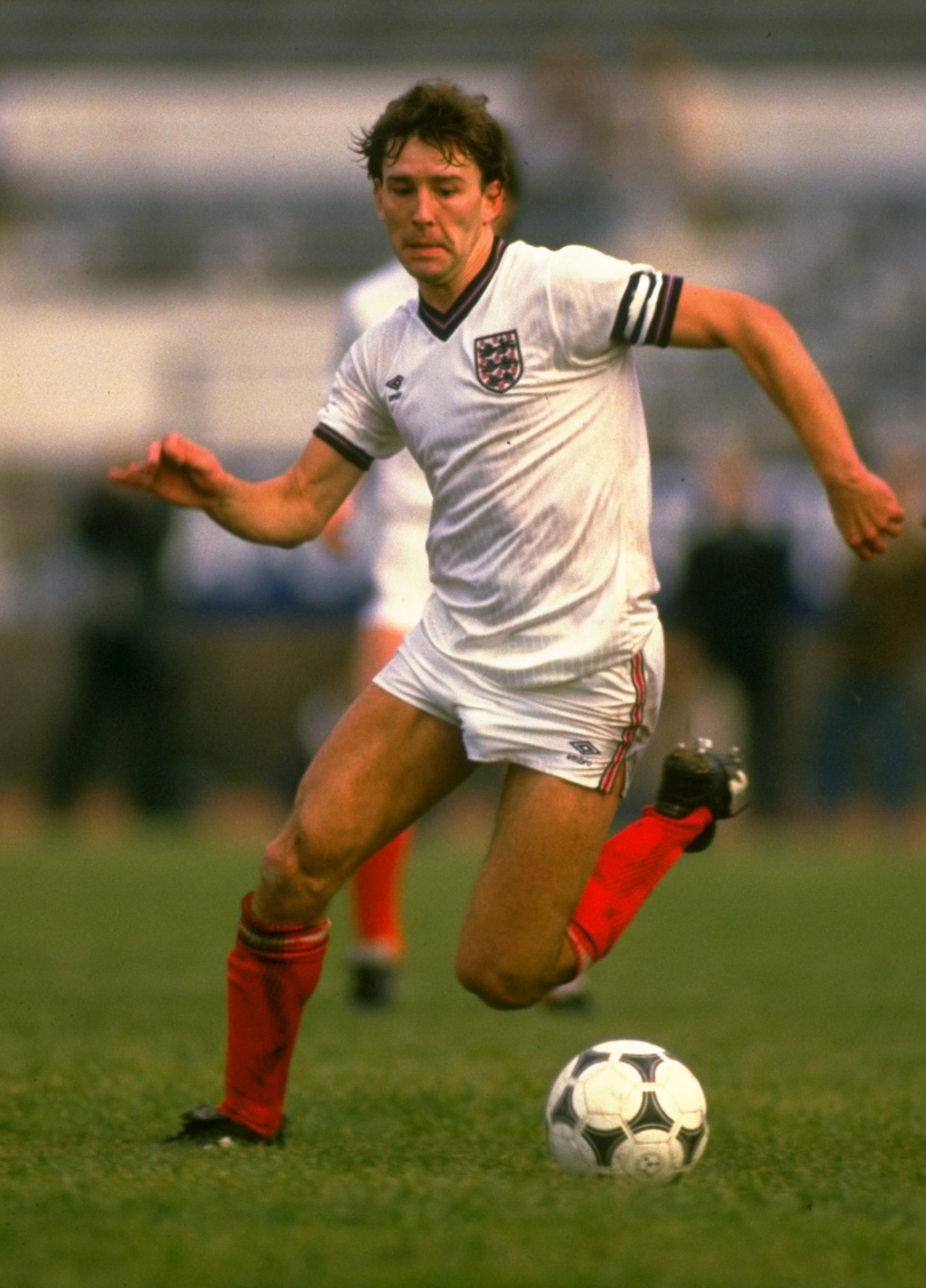 17 Jun 1984: Bryan Robson of England in action during a Friendly match against Chile in Santiago, Chile. The match ended in a 0-0 draw. \ Mandatory Credit: David Cannon/Allsport 17 Jun 1984: Bryan Robson of England in action during a Friendly match against Chile in Santiago, Chile. The match ended in a 0-0 draw. \ Mandatory Credit: David Cannon/Allsport