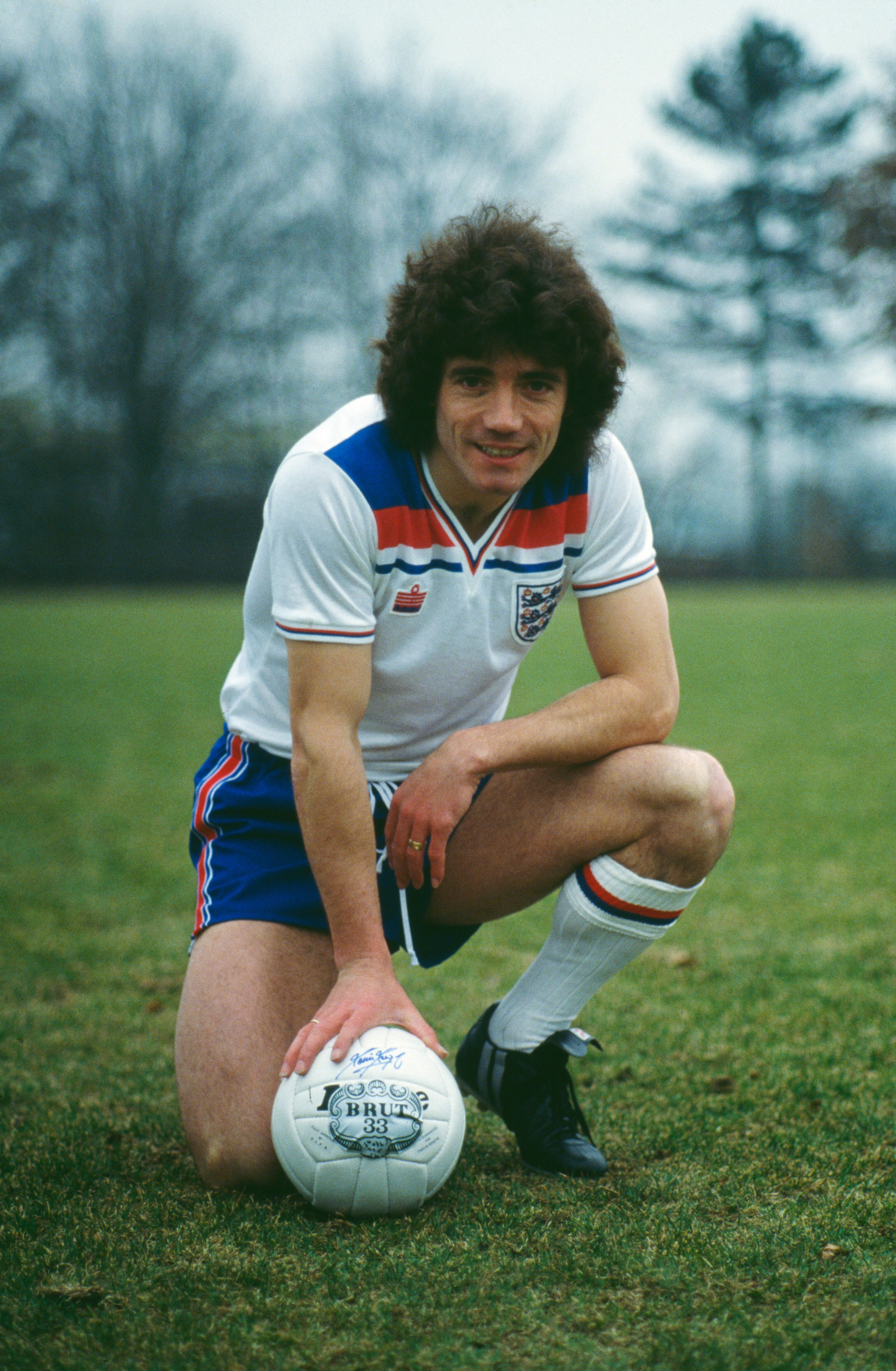 English footballer Kevin Keegan posing in the England strip, 25th April 1981. (Photo by Duncan Raban/Getty Images)(Photo by Duncan Raban/Getty Images)
