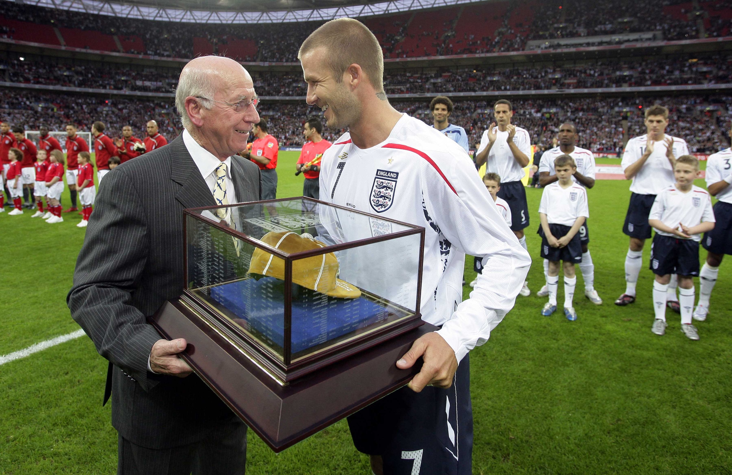 LONDON - MAY 28: David Beckham of England receives his 100th cap from Sir Bobby Charlton before the International Friendly match between England and USA at Wembley Stadium on May 28, 2008 in London, England. (Photo by Michael Reagan-Pool/Getty Images)
