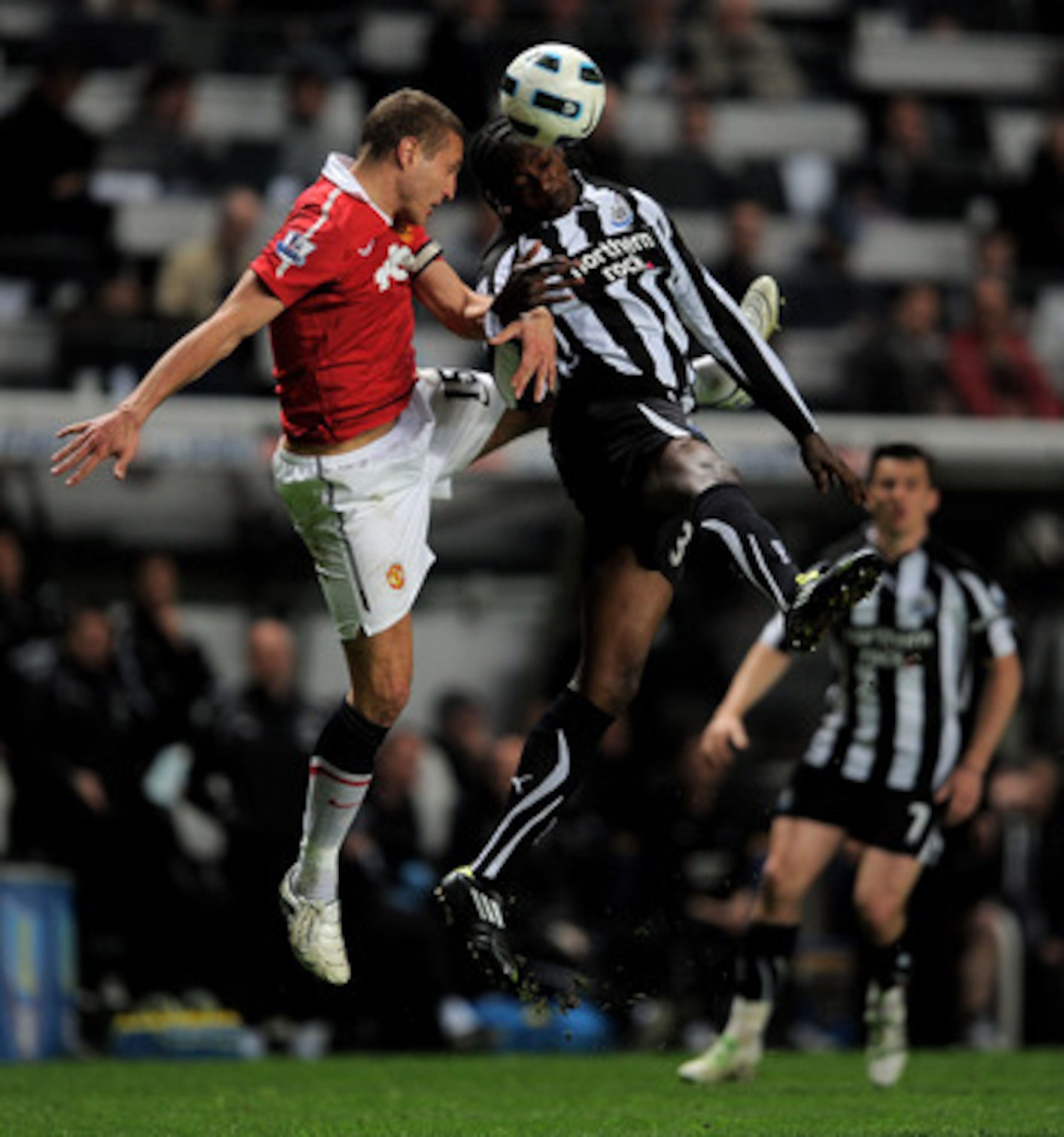 NEWCASTLE, UNITED KINGDOM - APRIL 19:  Nemanja Vidic of Manchester United goes up for a header with Nile Ranger of Newcastle United during the Barclays Premier League match between Newcastle United and Manchester United at St James' Park on April 19, 2011