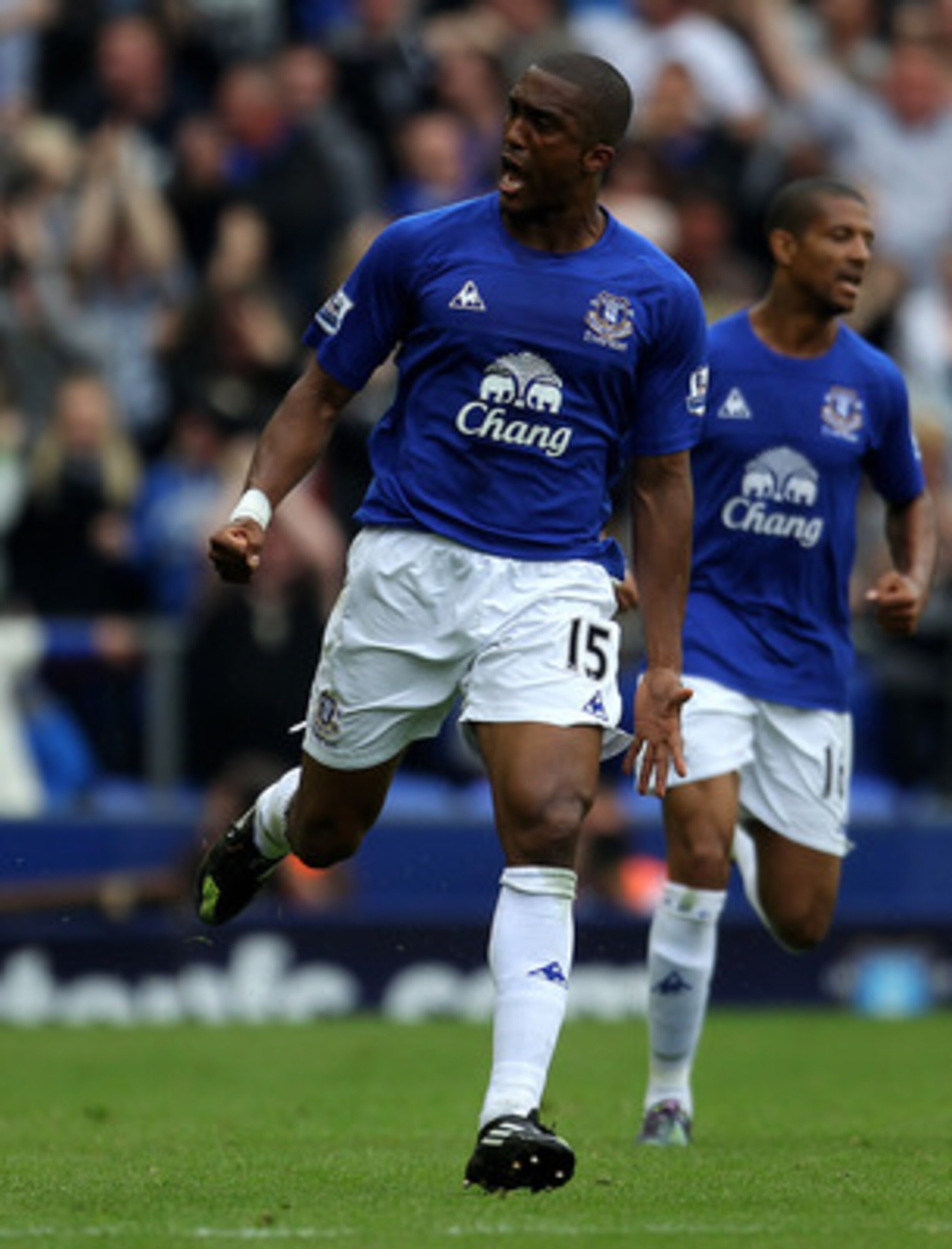 LIVERPOOL, ENGLAND - MAY 07:  Sylvain Distin (L) of Everton celebrates scoring his team's first goal during the Barclays Premier League match between Everton and Manchester City at Goodison Park on May 7, 2011 in Liverpool, England.  (Photo by Alex Livese