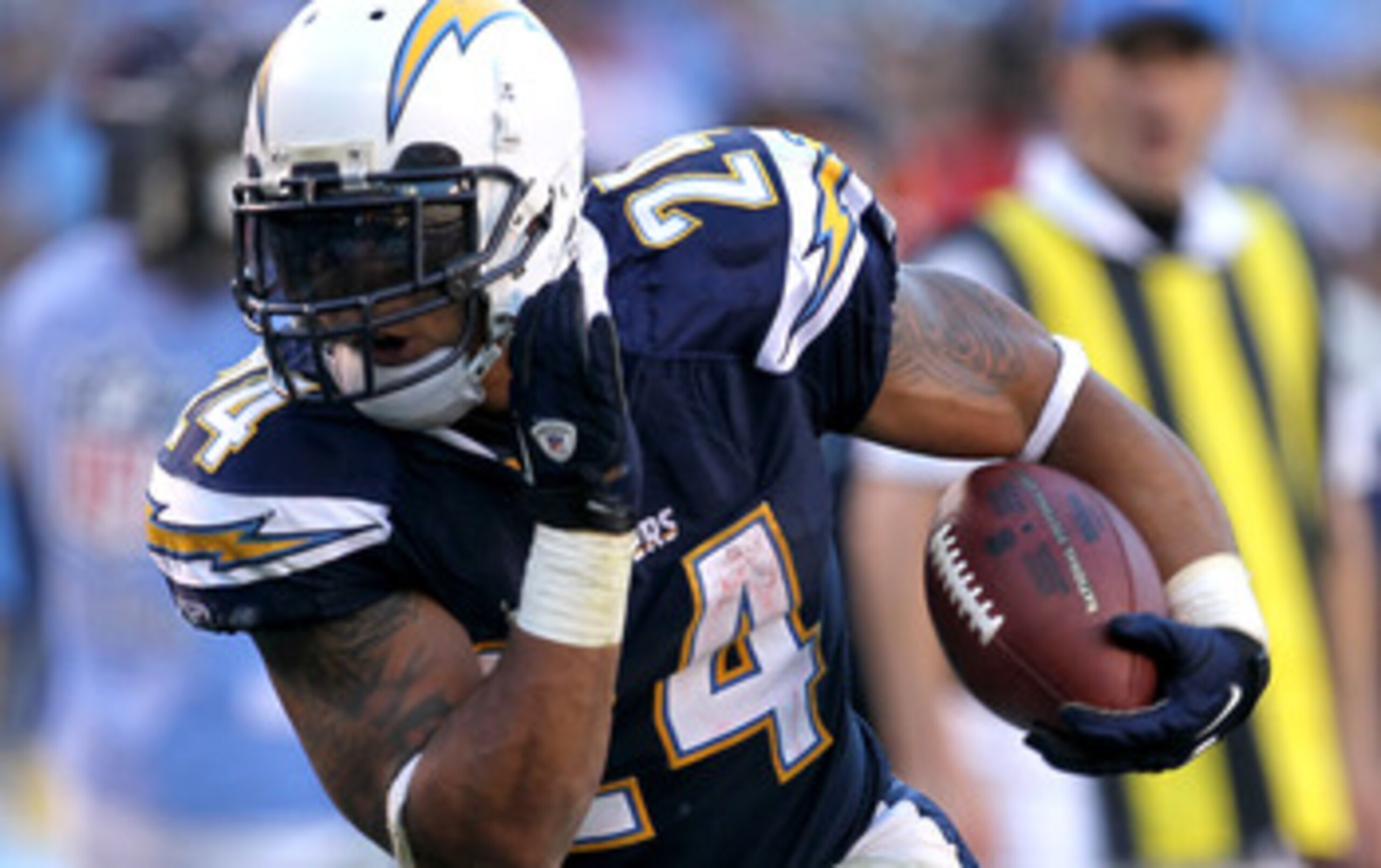 SAN DIEGO - DECEMBER 12:  Running back Ryan Mathews #24 of the San Diego Chargers carries the ball on a 15 yard touchdown run against the Kansas City Chiefs at Qualcomm Stadium on December 12, 2010 in San Diego, California.  The Chargers won 31-0.  (Photo