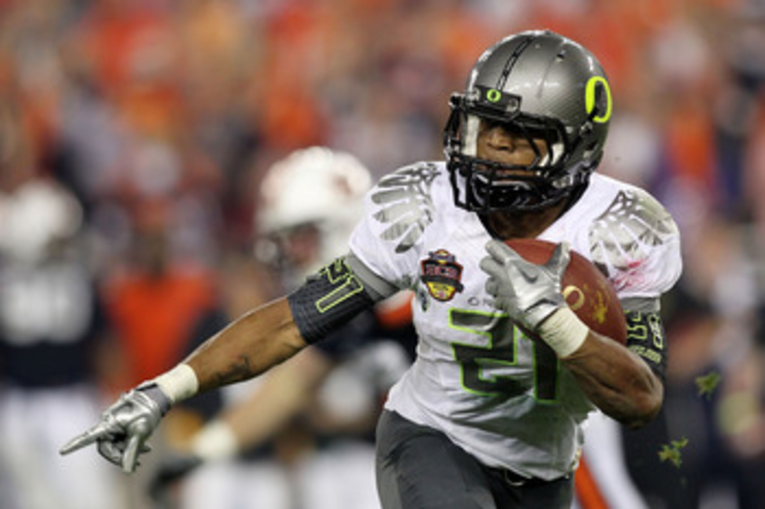 GLENDALE, AZ - JANUARY 10: LaMichael James #21 of the Oregon Ducks runs down field against the Auburn Tigers during the Tostitos BCS National Championship Game at University of Phoenix Stadium on January 10, 2011 in Glendale, Arizona. (Photo by Jonathan GLENDALE, AZ - JANUARY 10: LaMichael James #21 of the Oregon Ducks runs down field against the Auburn Tigers during the Tostitos BCS National Championship Game at University of Phoenix Stadium on January 10, 2011 in Glendale, Arizona. (Photo by Jonathan