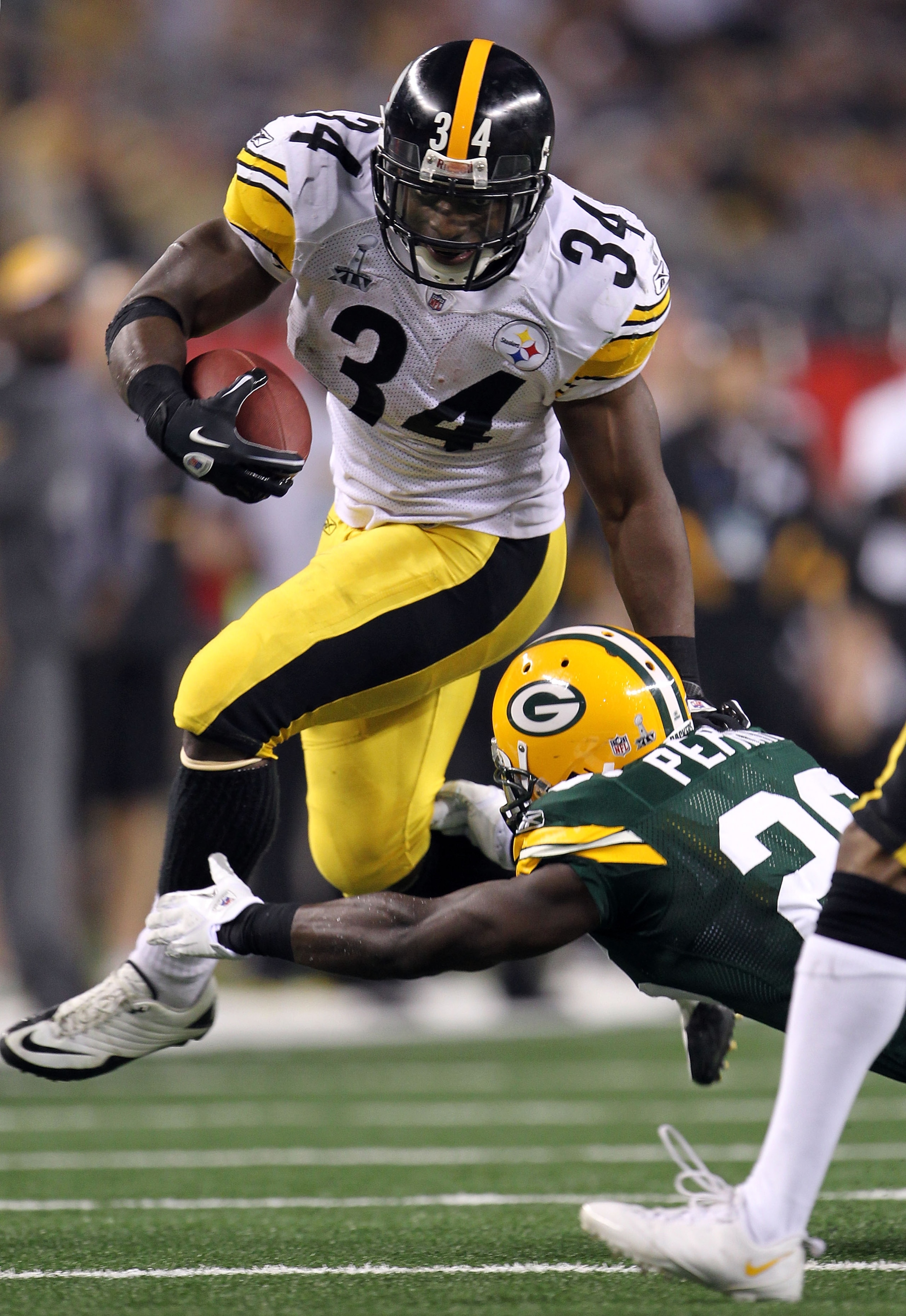 ARLINGTON, TX - FEBRUARY 06: Rashard Mendenhall #34 of the Pittsburgh Steelers avoids a tackle by Charlie Peprah #26 of the Green Bay Packers during Super Bowl XLV at Cowboys Stadium on February 6, 2011 in Arlington, Texas.  (Photo by Jamie Squire/Getty I