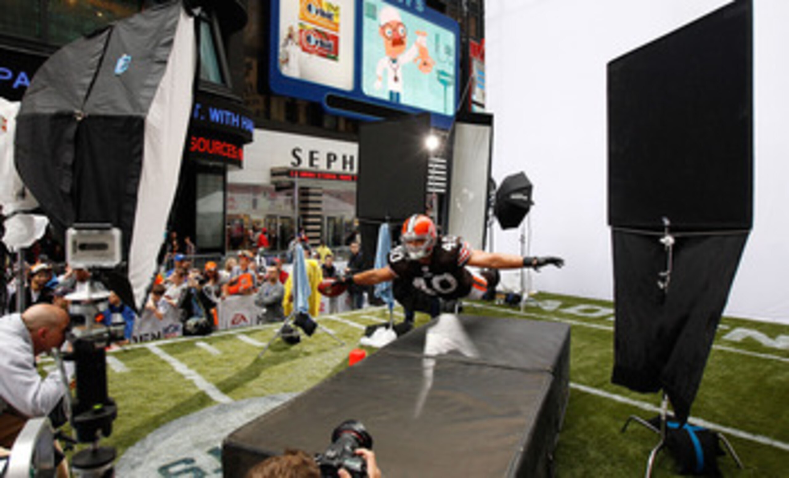 NEW YORK - APRIL 28: Peyton Hillis #40 of the Cleveland Browns participates in a photo shoot for the cover of EA Sports Madden NFL 12 on April 28, 2011 in Time Square, New York City (Photo by Mike Stobe/Getty Images for EA Sports) NEW YORK - APRIL 28: Peyton Hillis #40 of the Cleveland Browns participates in a photo shoot for the cover of EA Sports Madden NFL 12 on April 28, 2011 in Time Square, New York City (Photo by Mike Stobe/Getty Images for EA Sports)