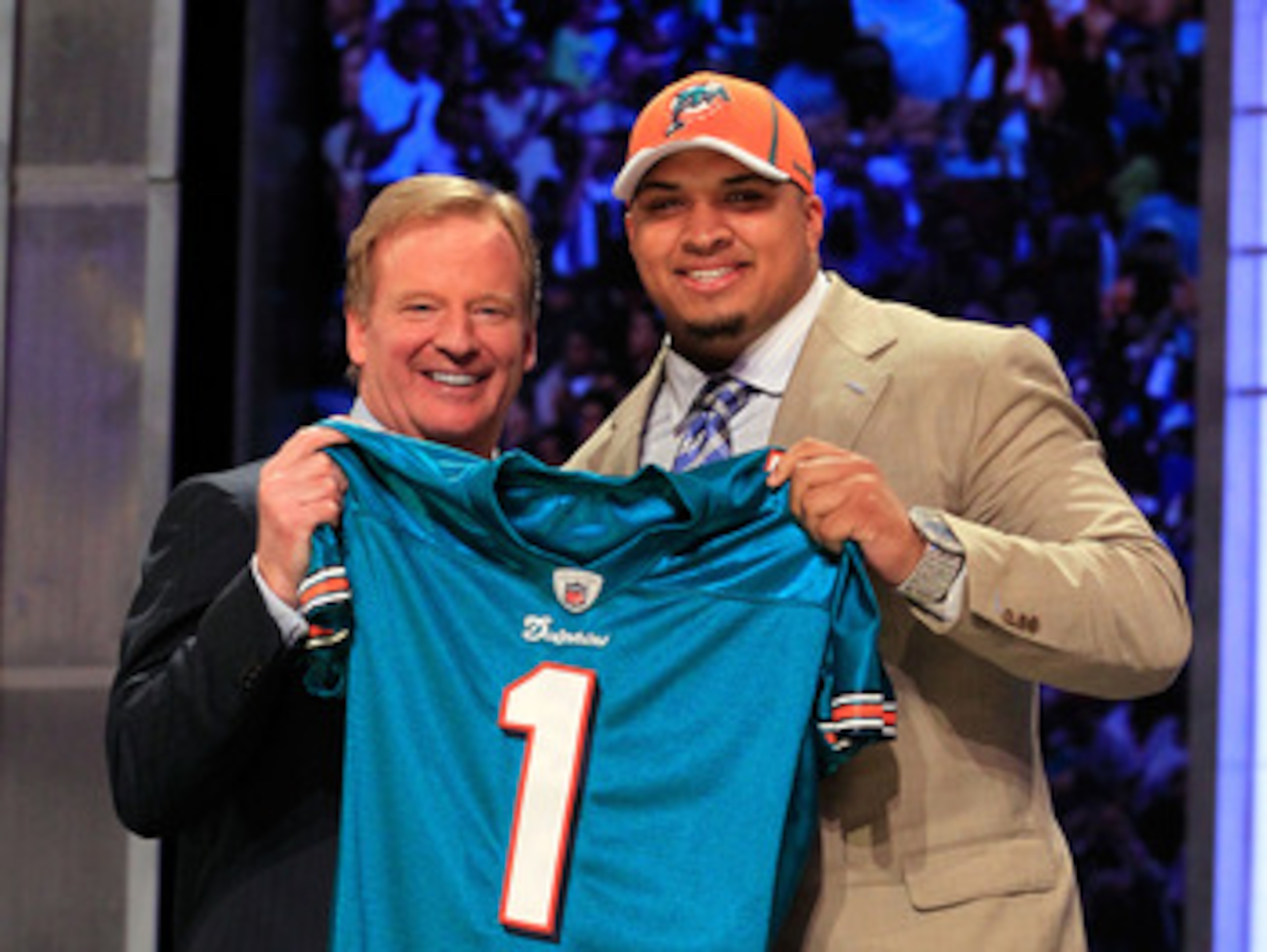 NEW YORK, NY - APRIL 28:  NFL Commissioner Roger Goodell poses for a photo with Mike Pouncey, #15 overall pick by the Miami Dolphins, on stage during the 2011 NFL Draft at Radio City Music Hall on April 28, 2011 in New York City.  (Photo by Chris Trotman/