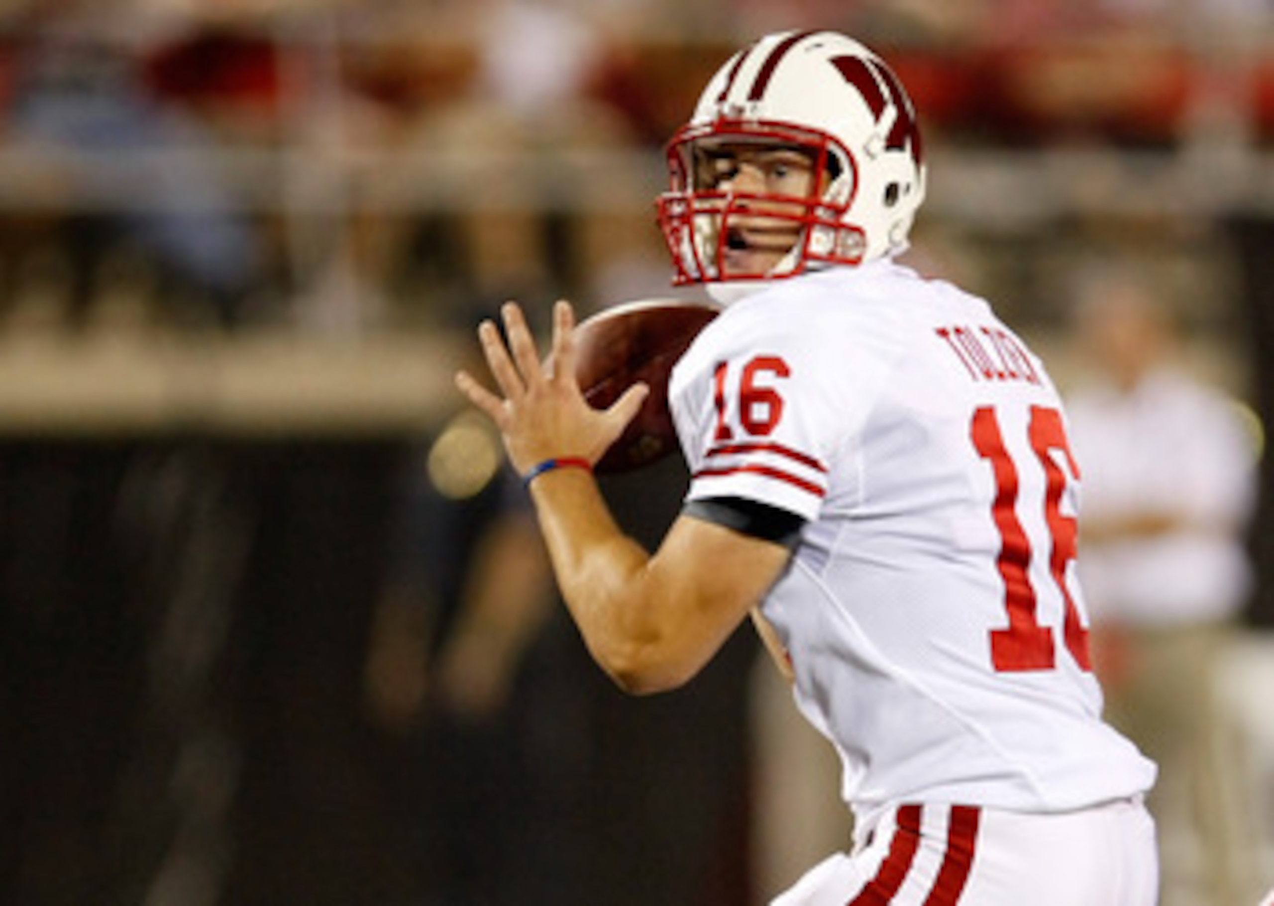 LAS VEGAS - SEPTEMBER 04:  Quarterback Scott Tolzien #16 of the Wisconsin Badgers looks to pass against the UNLV Rebels during their game at Sam Boyd Stadium September 4, 2010 in Las Vegas, Nevada. Wisconsin won 41-21.  (Photo by Ethan Miller/Getty Images