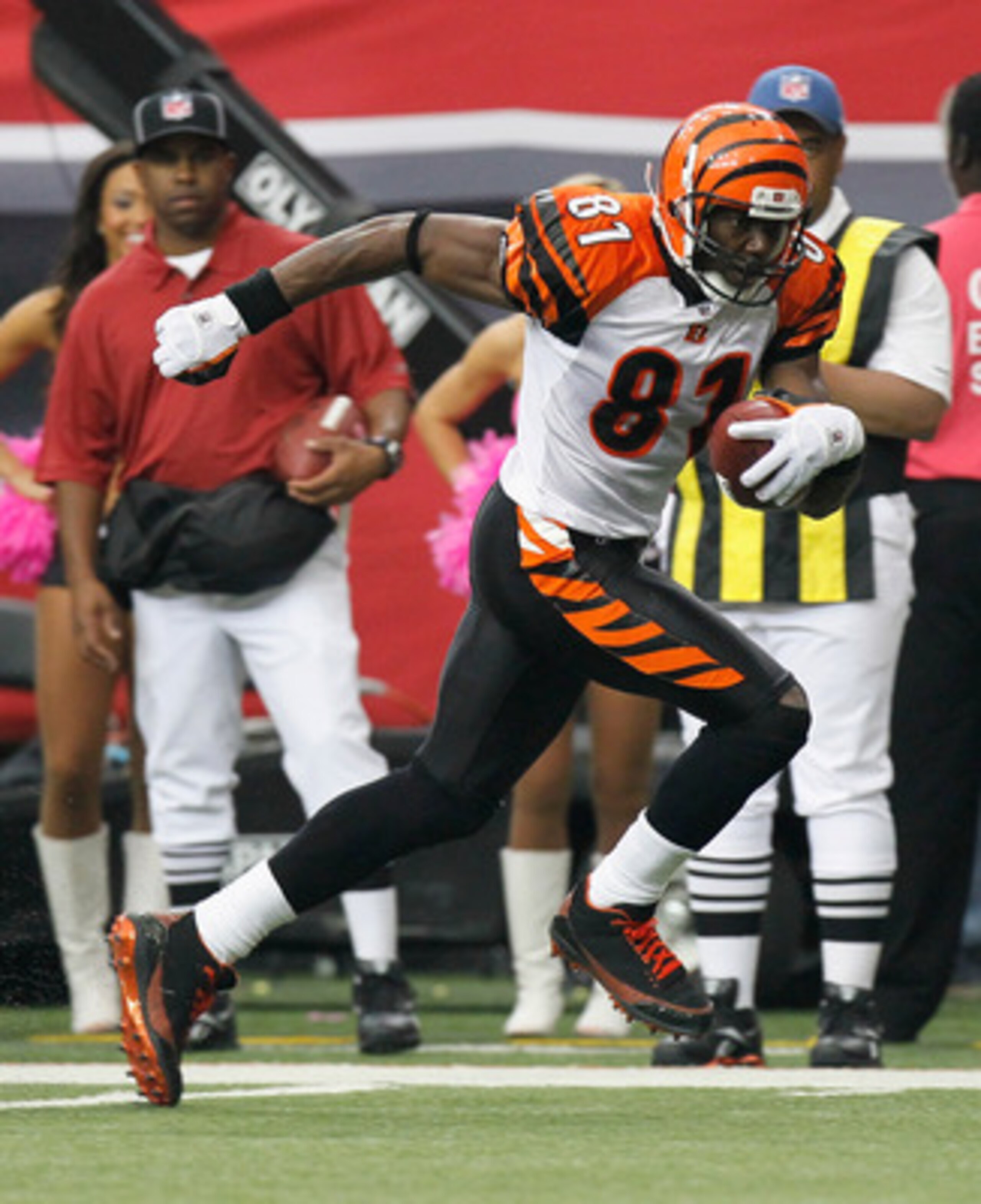 ATLANTA - OCTOBER 24: Terrell Owens #81 of the Cincinnati Bengals against the Atlanta Falcons at Georgia Dome on October 24, 2010 in Atlanta, Georgia. (Photo by Kevin C. Cox/Getty Images) ATLANTA - OCTOBER 24: Terrell Owens #81 of the Cincinnati Bengals against the Atlanta Falcons at Georgia Dome on October 24, 2010 in Atlanta, Georgia. (Photo by Kevin C. Cox/Getty Images)