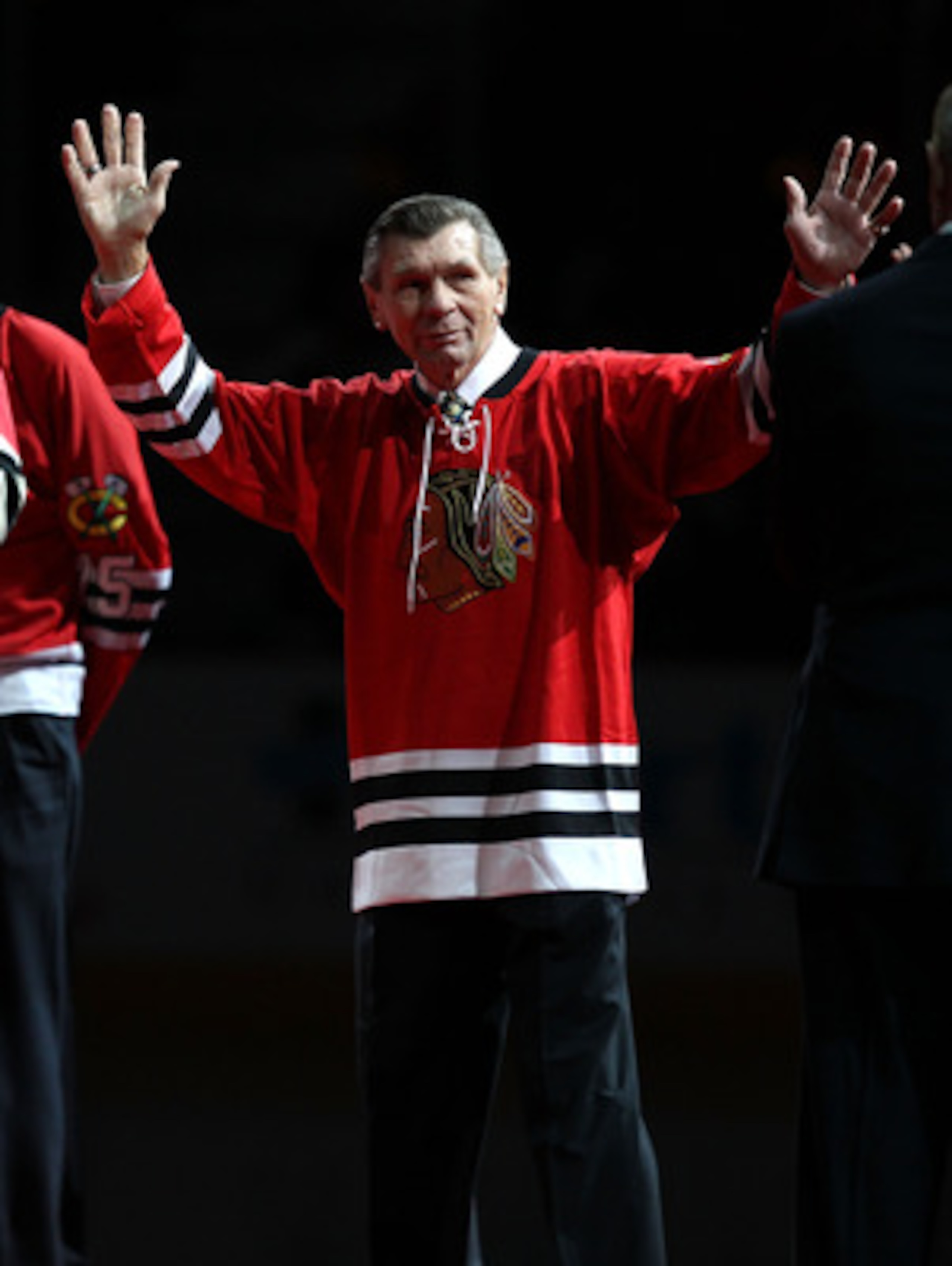 CHICAGO, IL - JANUARY 09: Former player Stan Mikita of the Chicago Blackhawks is introduced to the crowd during a Heritage Night to honor the 1961 Stanley Cup Championship team before a game against the New York Islanders at the United Center on January 9