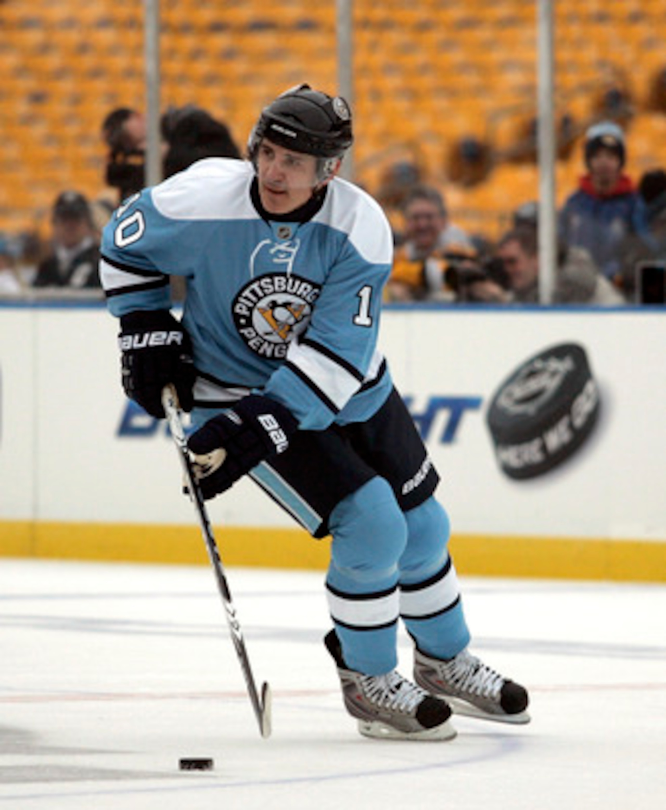 PITTSBURGH, PA - DECEMBER 31:  Ron Francis #10 of the Pittsburgh Penguins skates against the Washington Capitals during the 2011 NHL Winter Classic Alumni Game on December 31, 2010 at Heinz Field in Pittsburgh, Pennsylvania.  (Photo by Justin K. Aller/Get