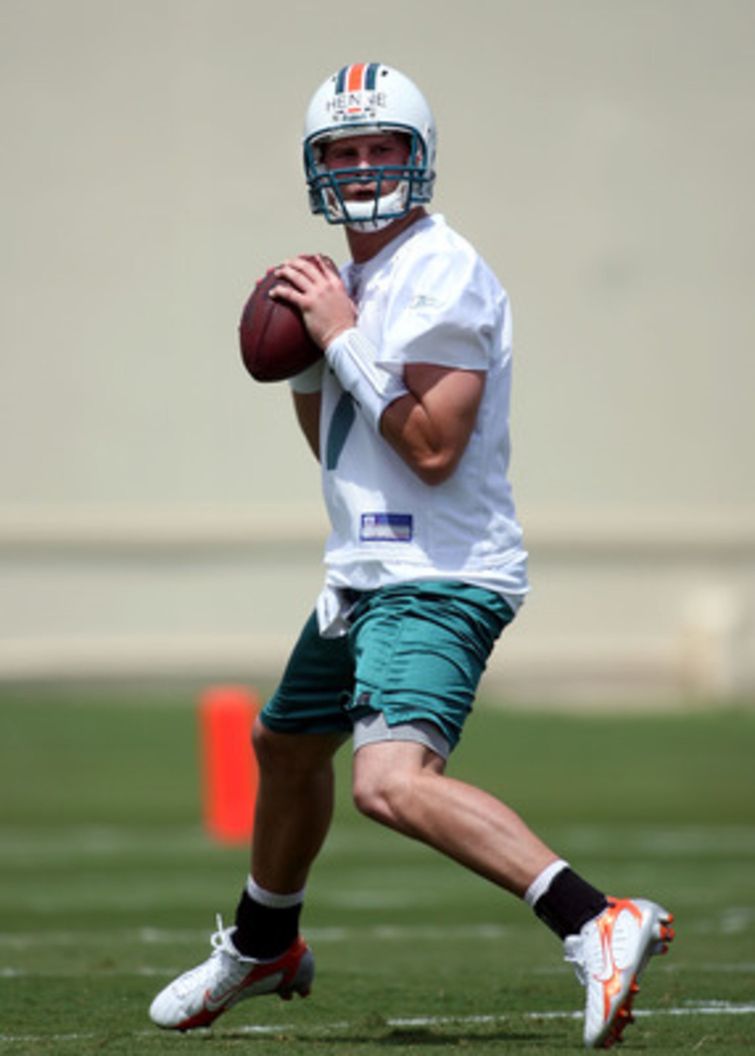 DAVIE, FL - MAY 02:  Rookie Quarterback Chad Henne #7 drops back to pass during Miami Dolphins Rookie Mini Camp on May 2, 2008 at the Dolphins practice facility in Davie, Florida.  (Photo by Marc Serota/Getty Images)