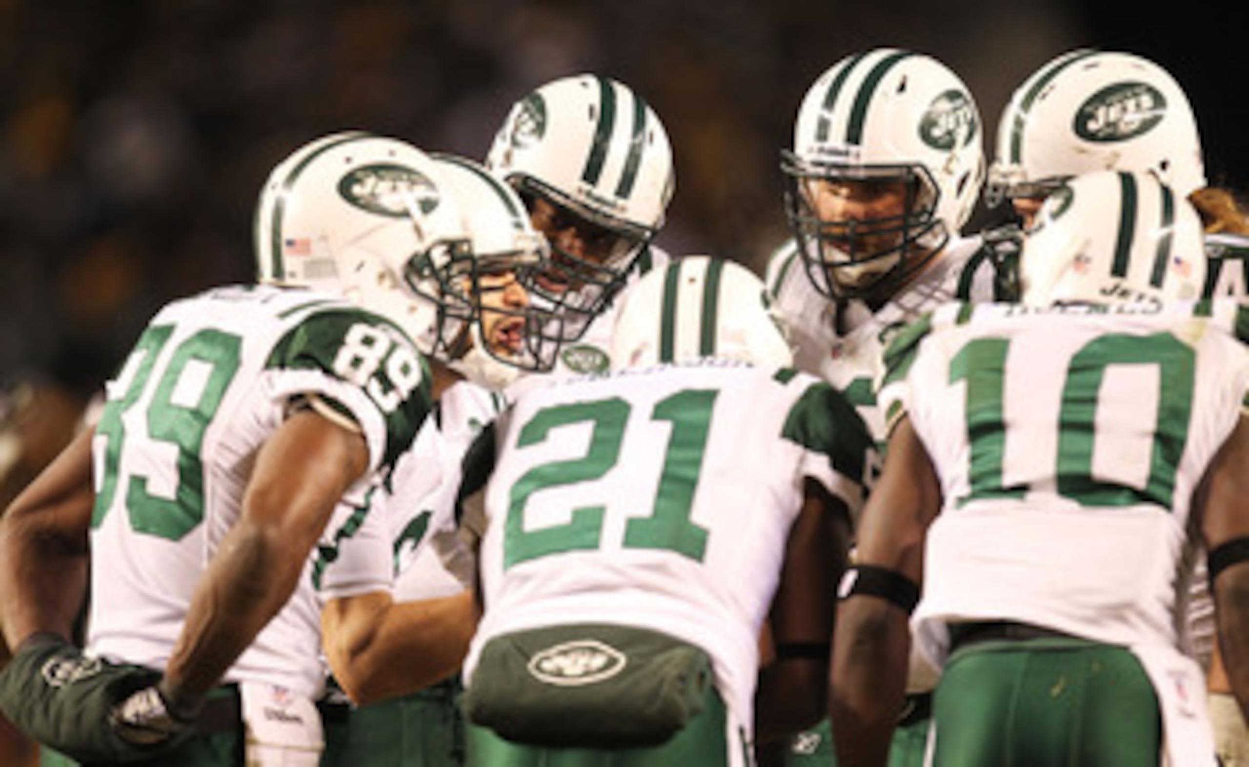 PITTSBURGH, PA - JANUARY 23:  The New York Jets huddle around Mark Sanchez #6 during their 2011 AFC Championship game against the Pittsburgh Steelers at Heinz Field on January 23, 2011 in Pittsburgh, Pennsylvania.  (Photo by Ronald Martinez/Getty Images)