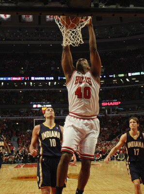 CHICAGO, IL - APRIL 16: Kurt Thomas #40 of the Chicago Bulls dunks the ball against the Indiana Pacers in Game One of the Eastern Conference Quarterfinals in the 2011 NBA Playoffs at the United Center on April 16, 2011 in Chicago, Illinois. The Bulls defe