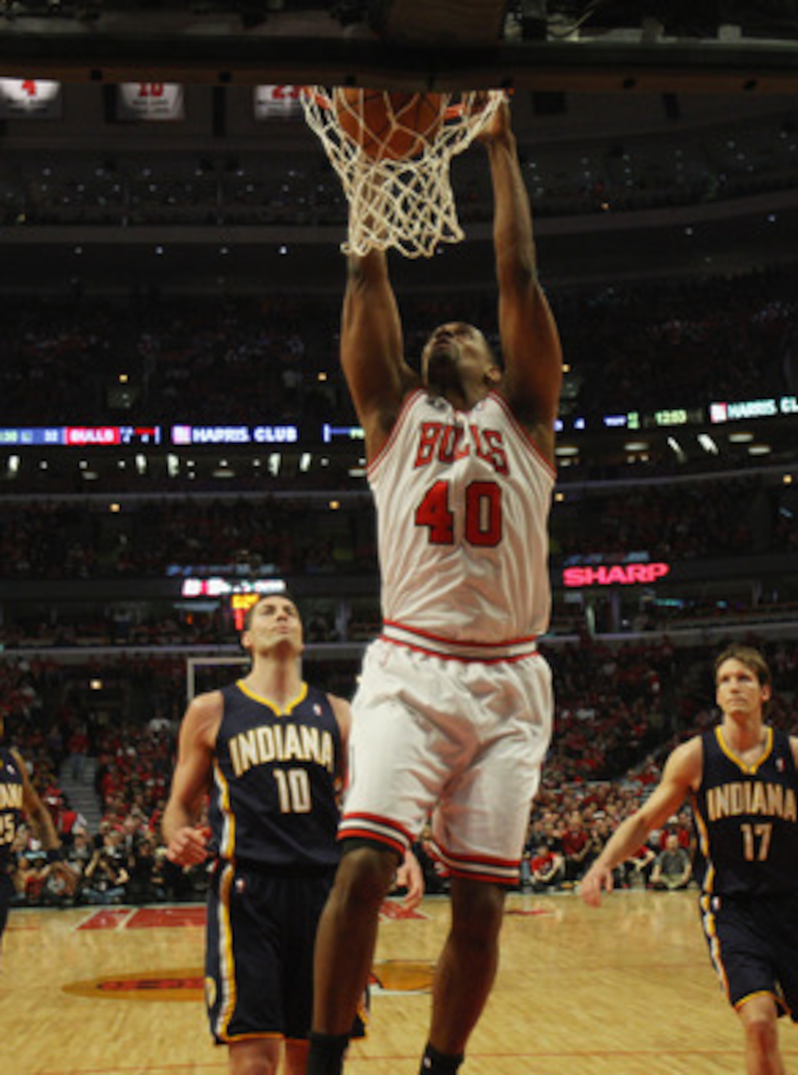 CHICAGO, IL - APRIL 16: Kurt Thomas #40 of the Chicago Bulls dunks the ball against the Indiana Pacers in Game One of the Eastern Conference Quarterfinals in the 2011 NBA Playoffs at the United Center on April 16, 2011 in Chicago, Illinois. The Bulls defe