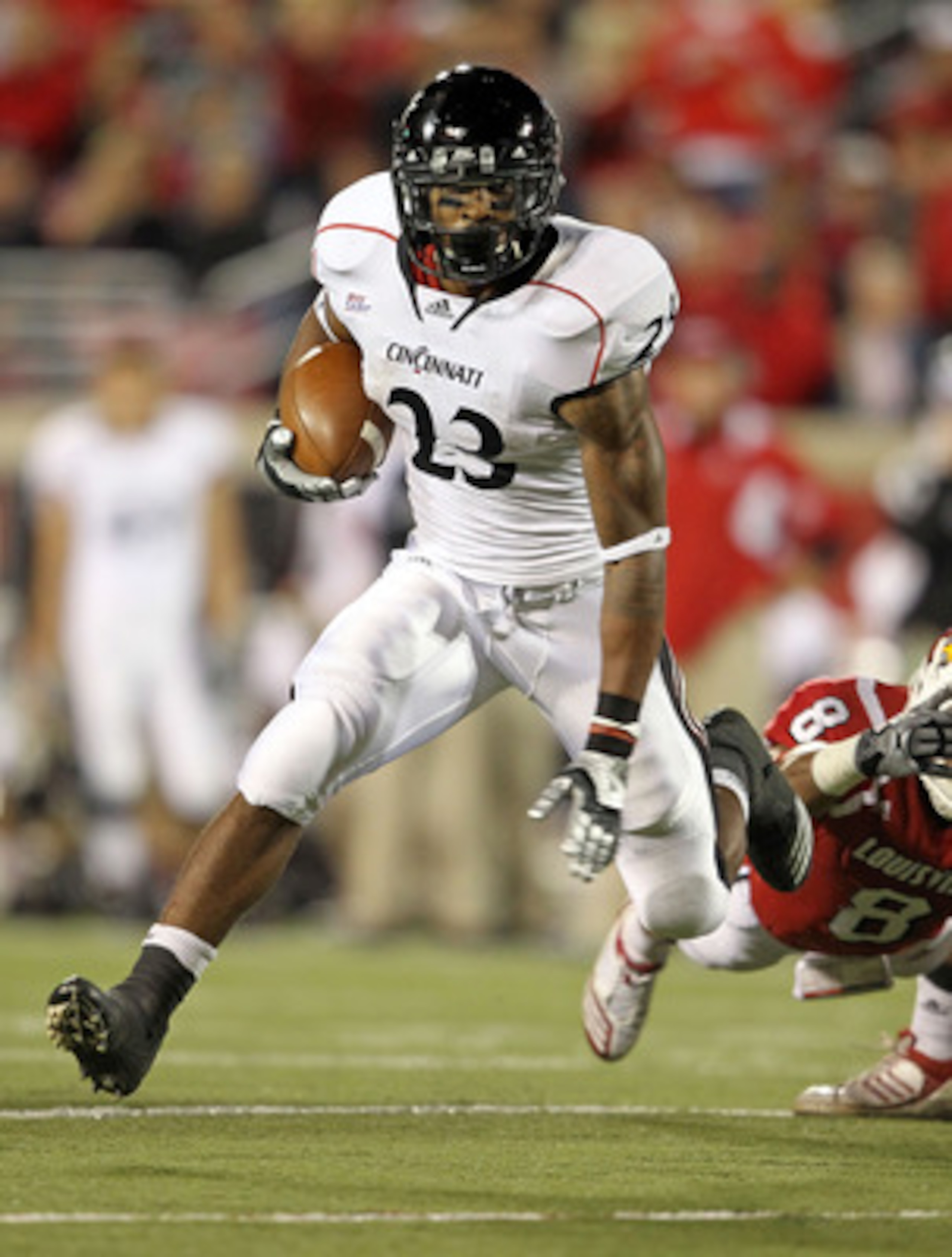LOUISVILLE, KY - OCTOBER 15: Isaiah Pead #23 of the Cincinnati Bearcats runs with the ball during the Big East Conference game against the Louisville Cardinals at Papa John's Cardinal Stadium on October 15, 2010 in Louisville, Kentucky.  (Photo by Andy Ly