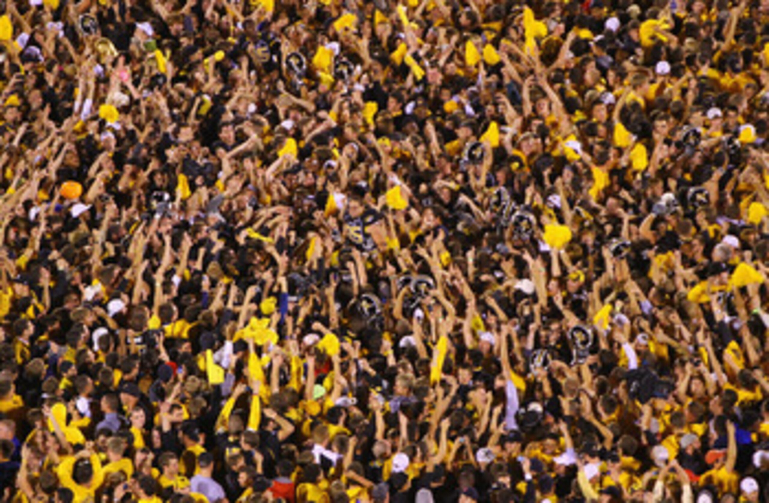 TEMPE, AZ - DECEMBER 28:  Tailback Kendial Lawrence #4 of the Missouri Tigers runs with the football against the Iowa Hawkeyes during the Insight Bowl at Sun Devil Stadium on December 28, 2010 in Tempe, Arizona.  (Photo by Christian Petersen/Getty Images)