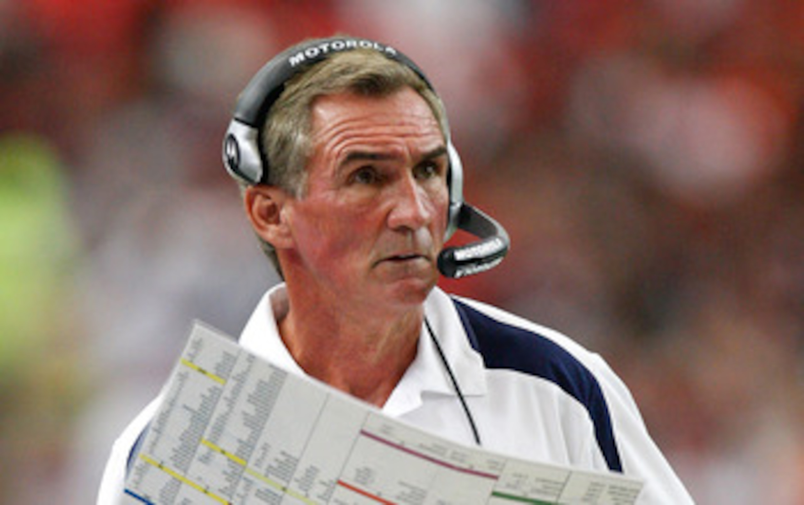 ATLANTA - NOVEMBER 16:  Head coach Mike Shanahan of the Denver Broncos looks at his playbook against the Atlanta Falcons during the game at the Georgia Dome on November 16, 2008 in Atlanta, Georgia.  (Photo by Kevin C. Cox/Getty Images)