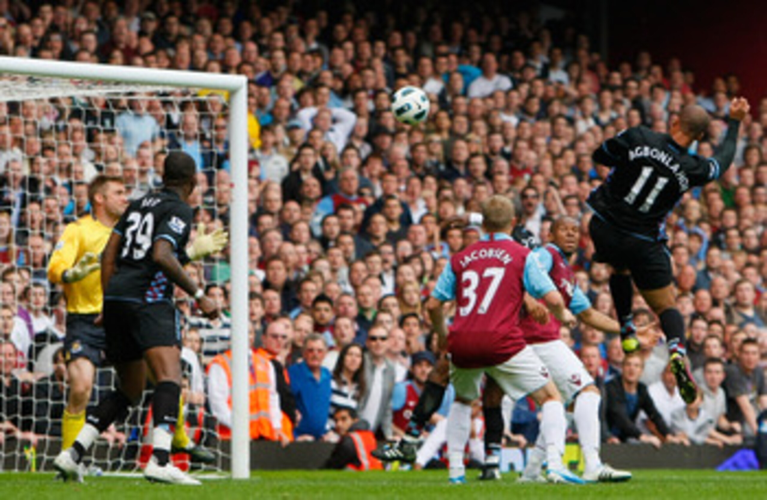 LONDON, ENGLAND - APRIL 16:  Gabriel Agbonlahor of Aston Villa heads towards goal and scores the winning goal past Robert Green of West Ham United during the Barclays Premier League match between West Ham United and Aston Villa at the Boleyn Ground on Apr