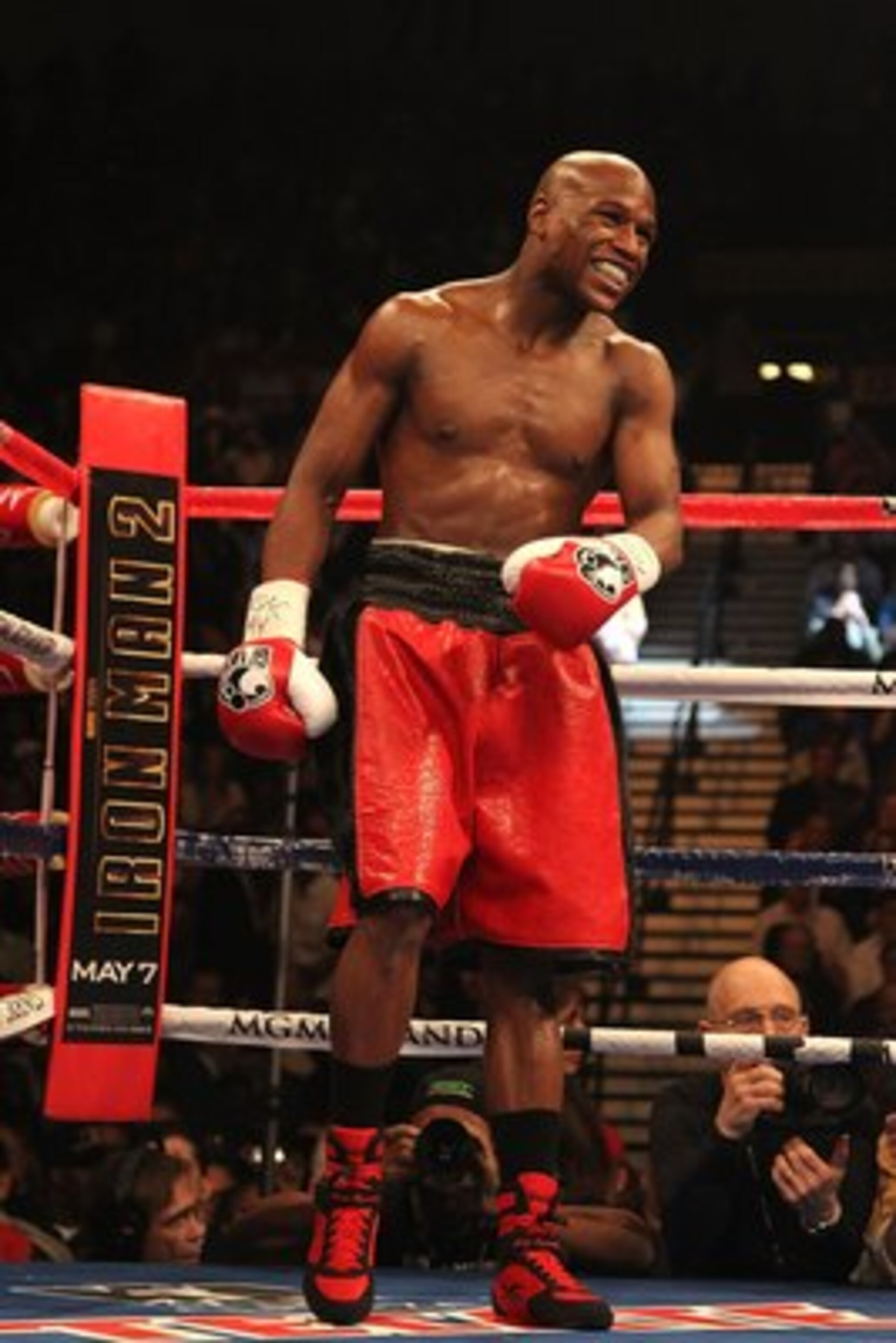 LAS VEGAS - MAY 01: Floyd Mayweather Jr. looks on at the start of his welterweight fight against Shane Mosley at the MGM Grand Garden Arena on May 1, 2010 in Las Vegas, Nevada. (Photo by Jed Jacobsohn/Getty Images) LAS VEGAS - MAY 01: Floyd Mayweather Jr. looks on at the start of his welterweight fight against Shane Mosley at the MGM Grand Garden Arena on May 1, 2010 in Las Vegas, Nevada. (Photo by Jed Jacobsohn/Getty Images)