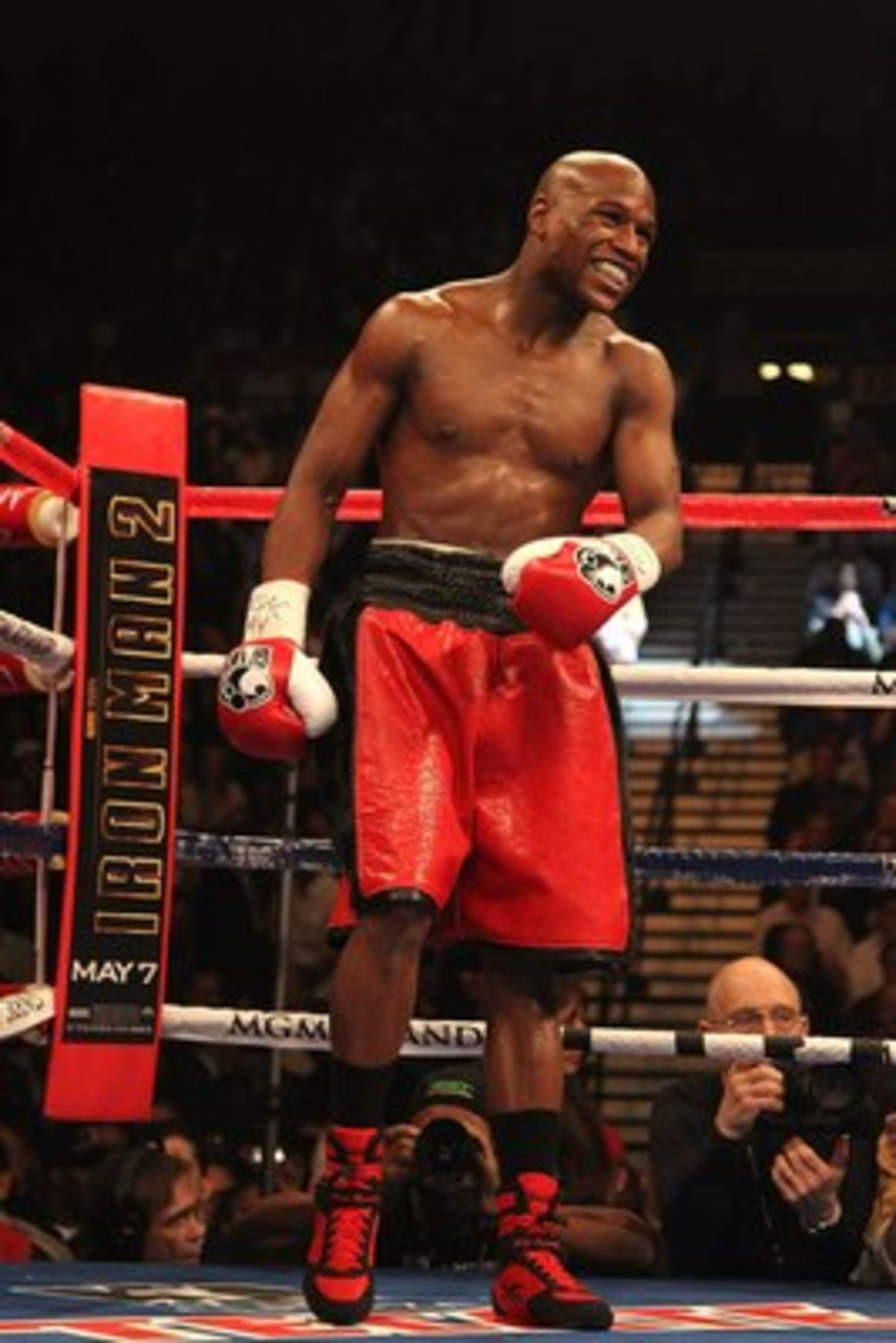 LAS VEGAS - MAY 01:  Floyd Mayweather Jr. looks on at the start of his welterweight fight against Shane Mosley at the MGM Grand Garden Arena on May 1, 2010 in Las Vegas, Nevada.  (Photo by Jed Jacobsohn/Getty Images)