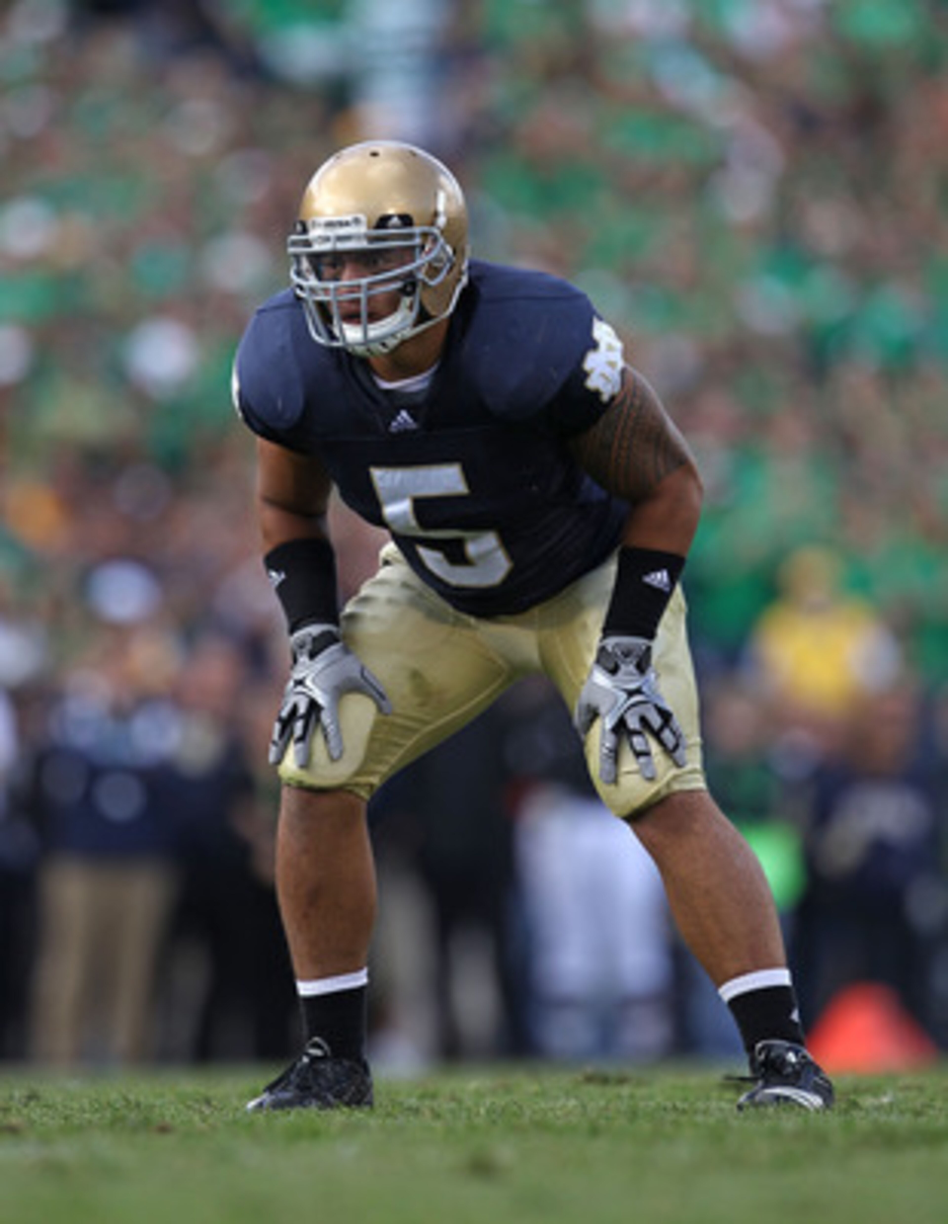 SOUTH BEND, IN - SEPTEMBER 04: Manti Te'o #5 of the Notre Dame Fighting Irish awaits the start of play against the Purdue Boilermakers at Notre Dame Stadium on September 4, 2010 in South Bend, Indiana. Notre Dame defeated Purdue 23-12. (Photo by Jonathan 