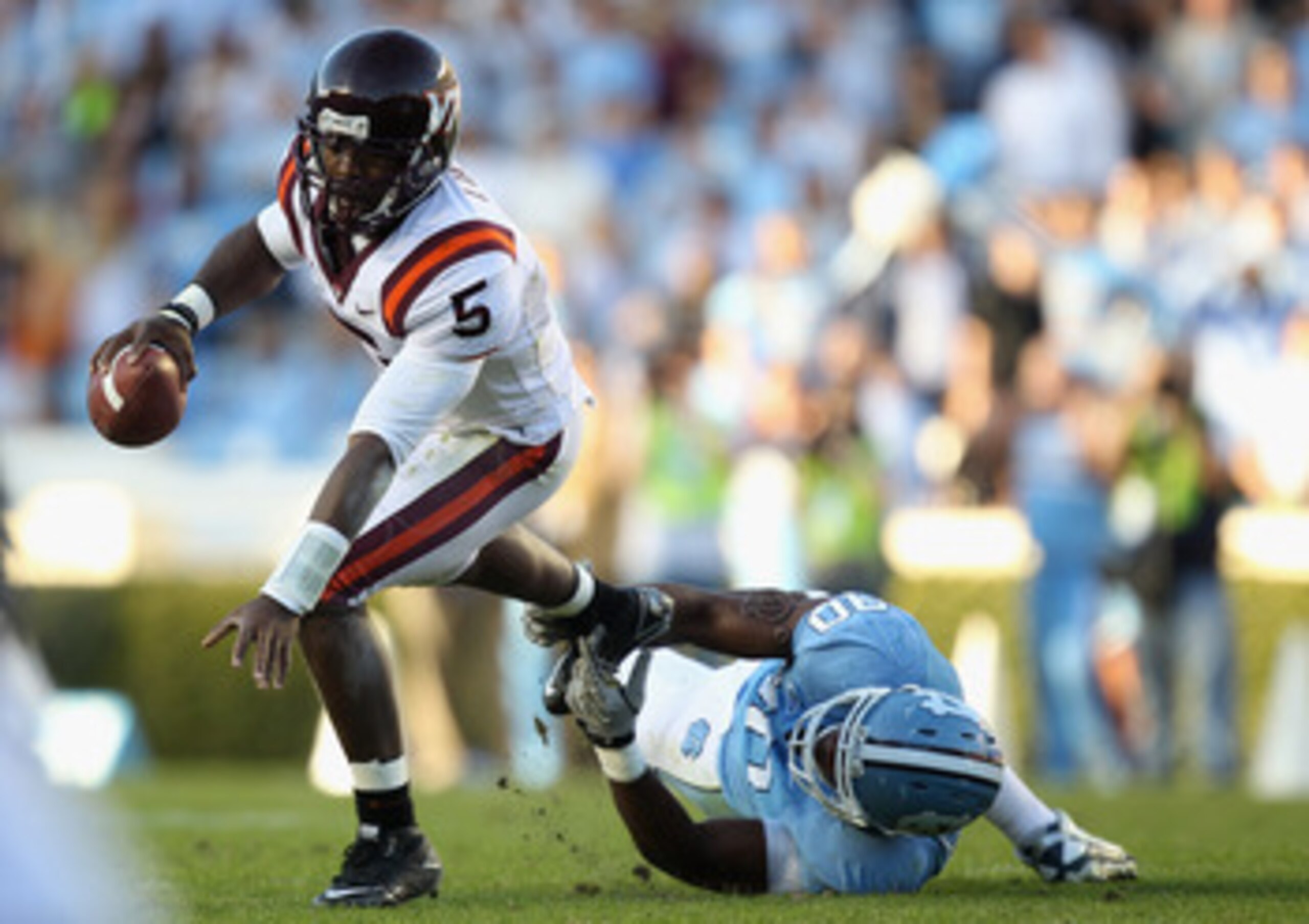 CHAPEL HILL, NC - NOVEMBER 13: Tyrod Taylor #5 of the Virginia Tech Hokies tries to get away from Quinton Coples #90 of the North Carolina Tar Heels during their game at Kenan Stadium on November 13, 2010 in Chapel Hill, North Carolina. (Photo by Street CHAPEL HILL, NC - NOVEMBER 13: Tyrod Taylor #5 of the Virginia Tech Hokies tries to get away from Quinton Coples #90 of the North Carolina Tar Heels during their game at Kenan Stadium on November 13, 2010 in Chapel Hill, North Carolina. (Photo by Street