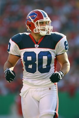 KANSAS CITY, MO - NOVEMBER 23: Derek Schouman #80 of the Buffalo Bills moves on the field during the game against the Kansas City Chiefs on November 23, 2008 at Arrowhead Stadium in Kansas City, Missouri. (Photo by Jamie Squire/Getty Images) KANSAS CITY, MO - NOVEMBER 23: Derek Schouman #80 of the Buffalo Bills moves on the field during the game against the Kansas City Chiefs on November 23, 2008 at Arrowhead Stadium in Kansas City, Missouri. (Photo by Jamie Squire/Getty Images)