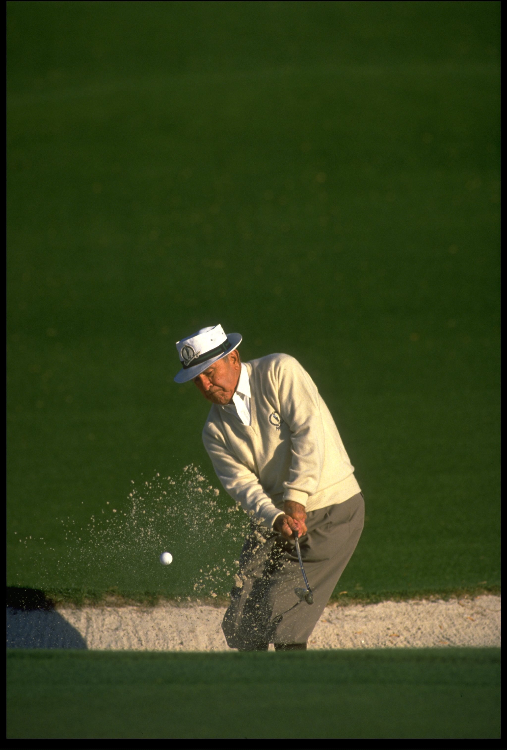 APR 1988: GENE SARAZEN OF THE UNITED STATES PLAYS FROM A BUNKER DURING THE 1988 US MASTERS AT THE AUGUSTA NATIONAL GOLF CLUB. APR 1988: GENE SARAZEN OF THE UNITED STATES PLAYS FROM A BUNKER DURING THE 1988 US MASTERS AT THE AUGUSTA NATIONAL GOLF CLUB.