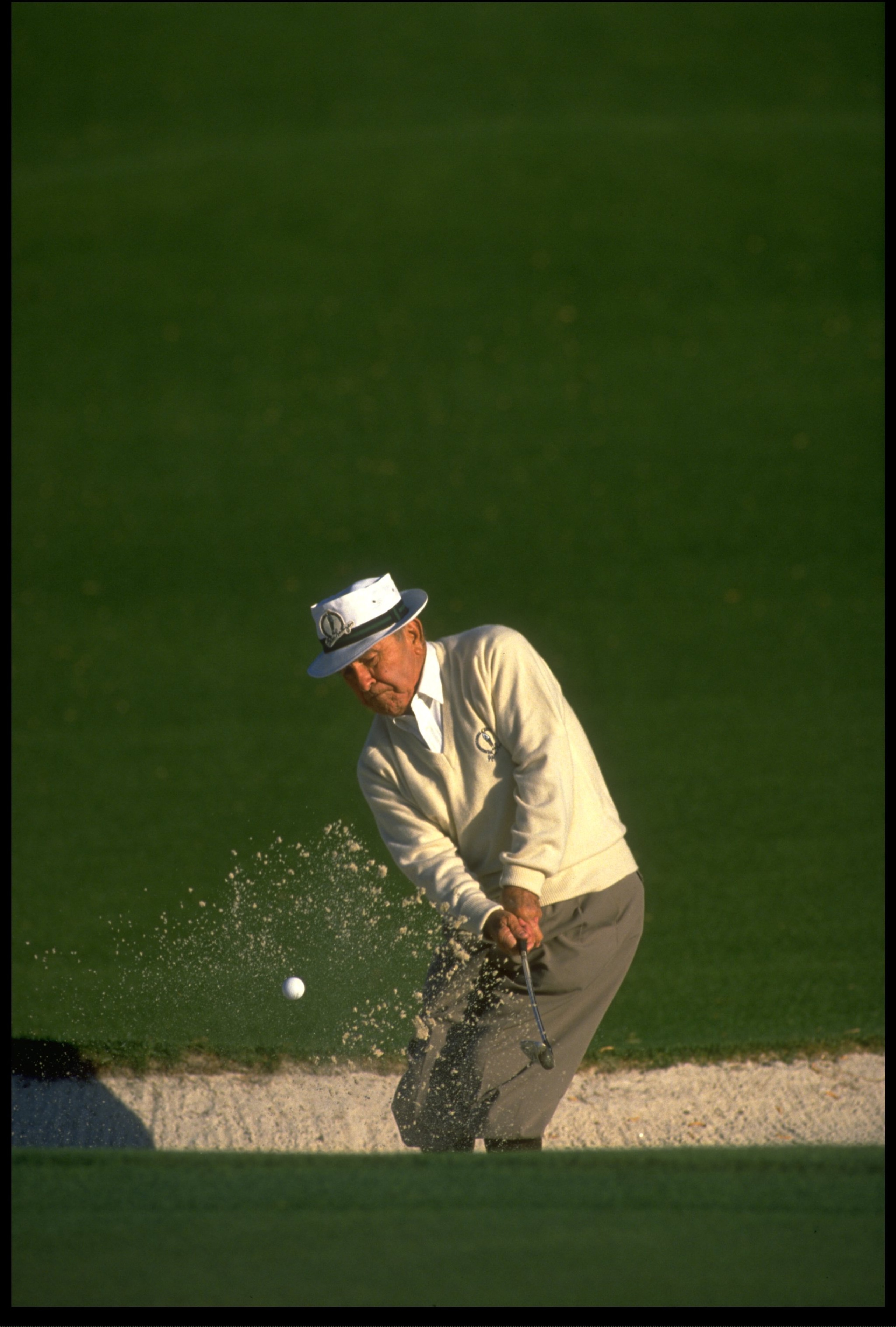 APR 1988: GENE SARAZEN OF THE UNITED STATES PLAYS FROM A BUNKER DURING THE 1988 US MASTERS AT THE AUGUSTA NATIONAL GOLF CLUB. APR 1988: GENE SARAZEN OF THE UNITED STATES PLAYS FROM A BUNKER DURING THE 1988 US MASTERS AT THE AUGUSTA NATIONAL GOLF CLUB.