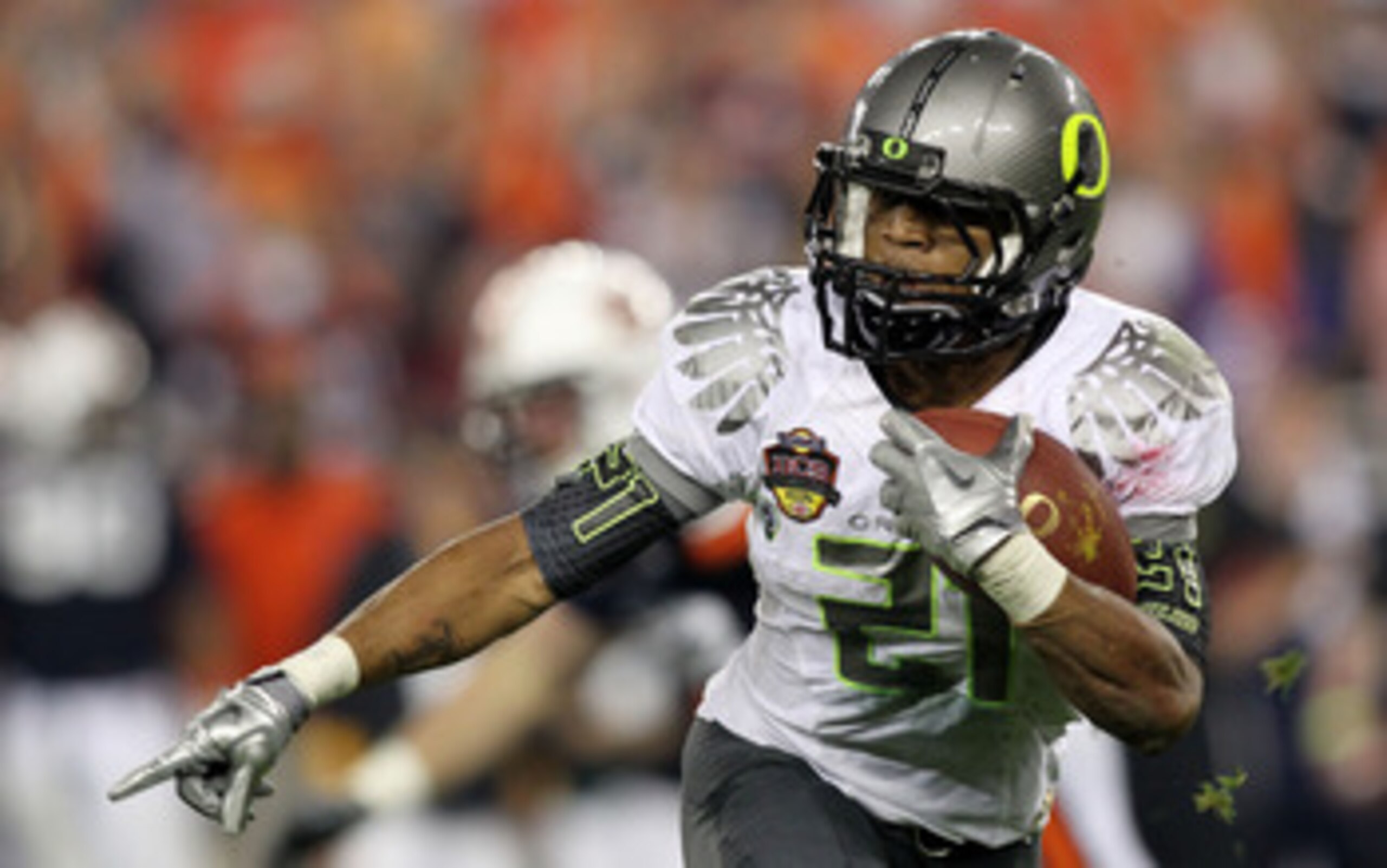 GLENDALE, AZ - JANUARY 10: LaMichael James #21 of the Oregon Ducks runs down field against the Auburn Tigers during the Tostitos BCS National Championship Game at University of Phoenix Stadium on January 10, 2011 in Glendale, Arizona. (Photo by Jonathan GLENDALE, AZ - JANUARY 10: LaMichael James #21 of the Oregon Ducks runs down field against the Auburn Tigers during the Tostitos BCS National Championship Game at University of Phoenix Stadium on January 10, 2011 in Glendale, Arizona. (Photo by Jonathan