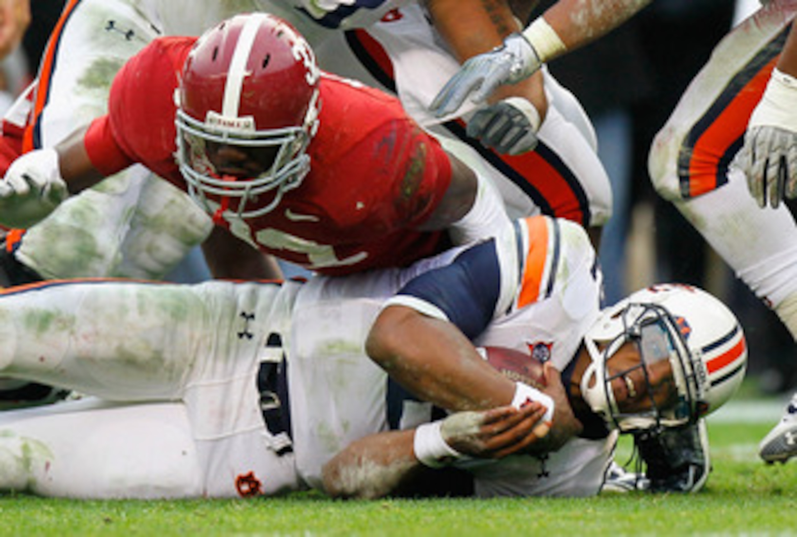 TUSCALOOSA, AL - NOVEMBER 26:  Quarterback Cam Newton #2 of the Auburn Tigers dives on the ground for more yardage against C.J. Mosley #32 of the Alabama Crimson Tide at Bryant-Denny Stadium on November 26, 2010 in Tuscaloosa, Alabama.  (Photo by Kevin C.
