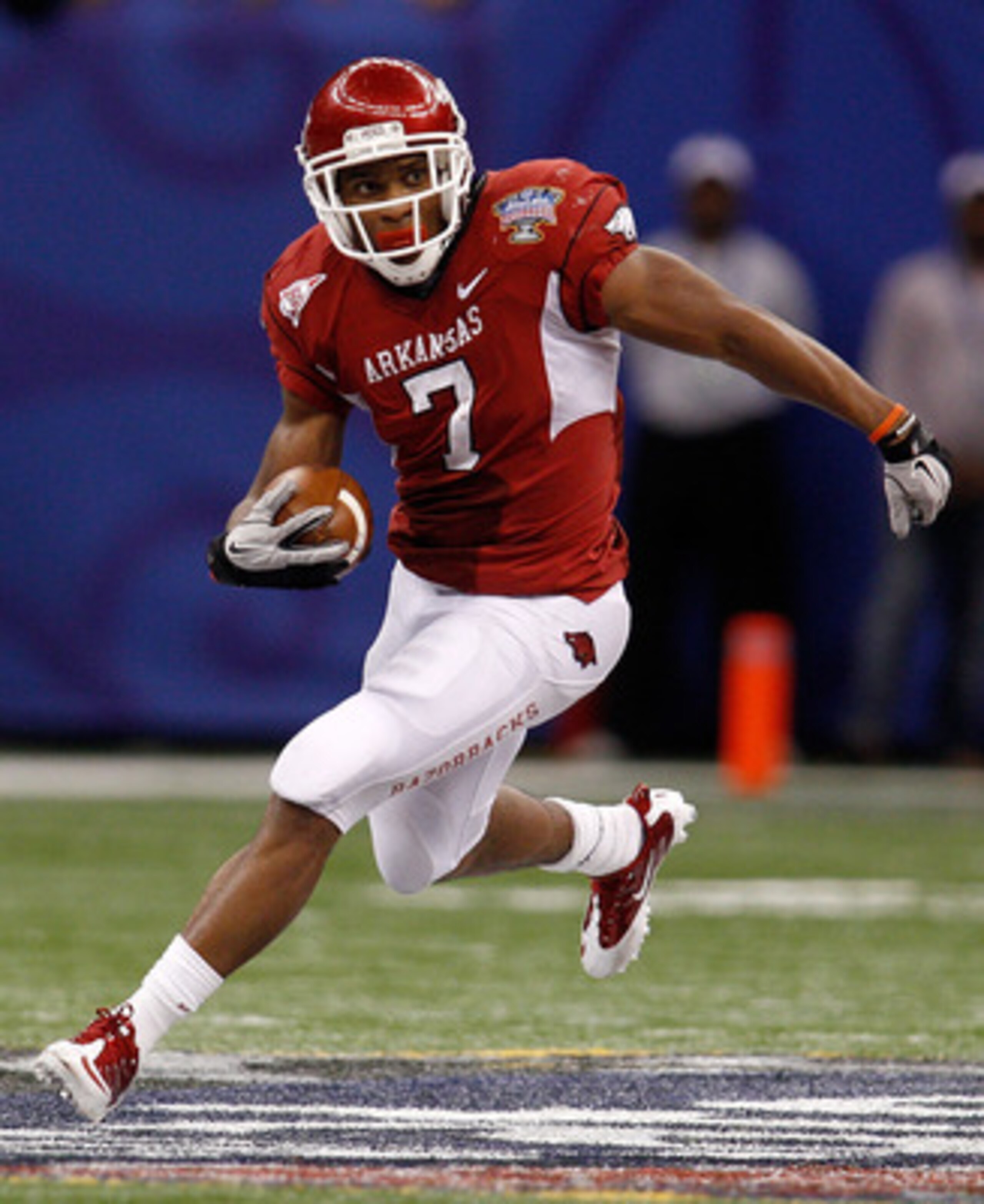 NEW ORLEANS, LA - JANUARY 04: Knile Davis #7 of the Arkansas Razorbacks runs the ball against the Ohio State Buckeyes during the Allstate Sugar Bowl at the Louisiana Superdome on January 4, 2011 in New Orleans, Louisiana. (Photo by Chris Graythen/Getty NEW ORLEANS, LA - JANUARY 04: Knile Davis #7 of the Arkansas Razorbacks runs the ball against the Ohio State Buckeyes during the Allstate Sugar Bowl at the Louisiana Superdome on January 4, 2011 in New Orleans, Louisiana. (Photo by Chris Graythen/Getty