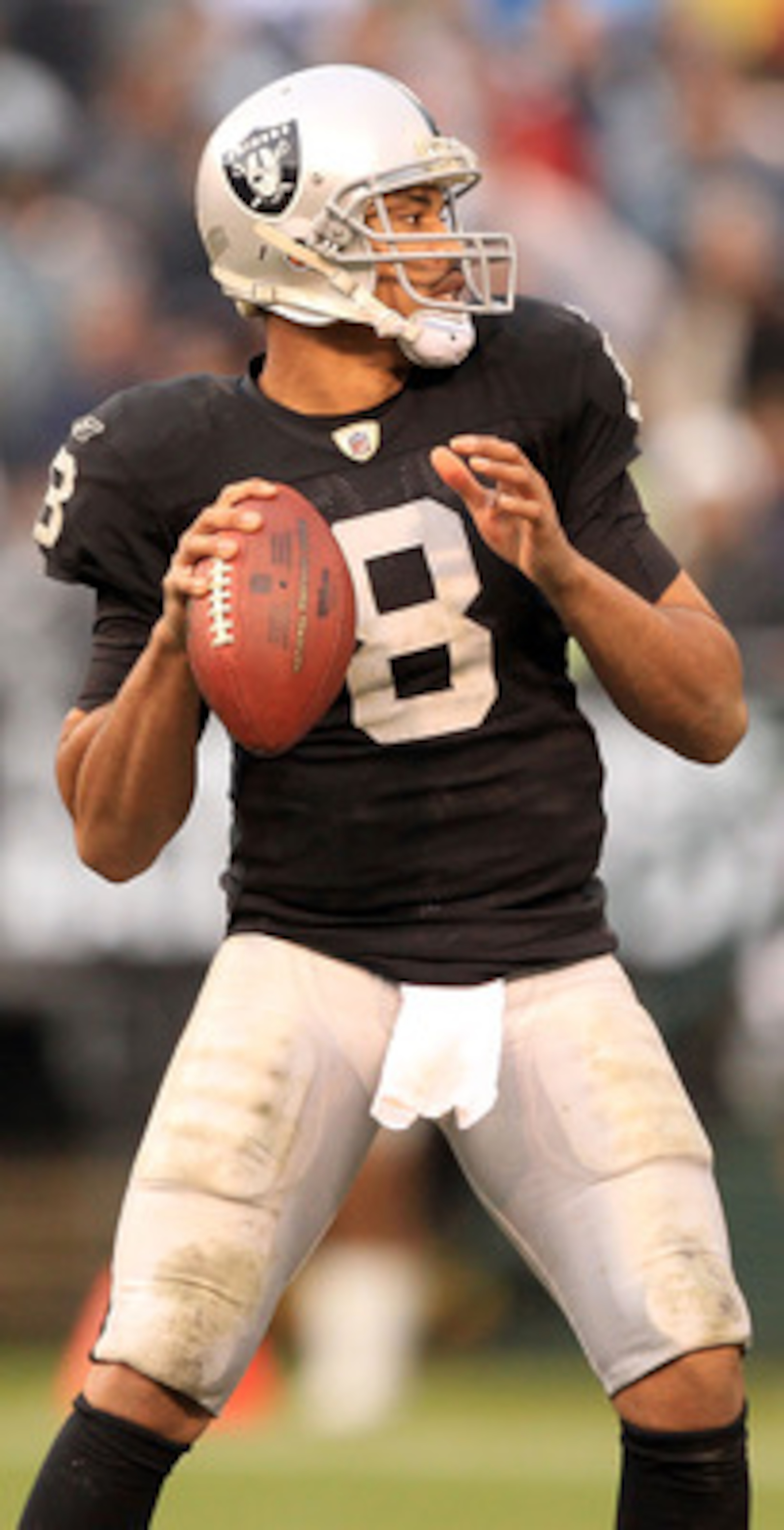 OAKLAND, CA - DECEMBER 19: Jason Campbell #8 of the Oakland Raiders in action against the Denver Broncos at Oakland-Alameda County Coliseum on December 19, 2010 in Oakland, California. (Photo by Ezra Shaw/Getty Images) OAKLAND, CA - DECEMBER 19: Jason Campbell #8 of the Oakland Raiders in action against the Denver Broncos at Oakland-Alameda County Coliseum on December 19, 2010 in Oakland, California. (Photo by Ezra Shaw/Getty Images)