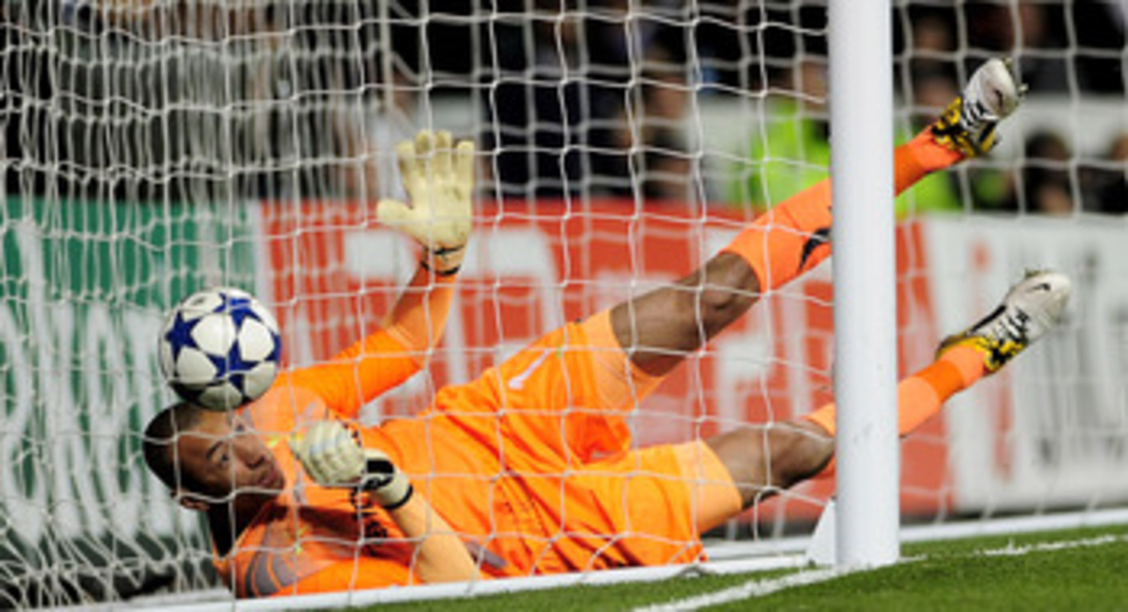LONDON, ENGLAND - APRIL 13:  Goalkeeper Heurelho Gomes of Spurs can't stop Cristiano Ronaldo of Real Madrid scoring their first goal during the UEFA Champions League quarter final second leg match between Tottenham Hotspur and Real Madrid at White Hart La