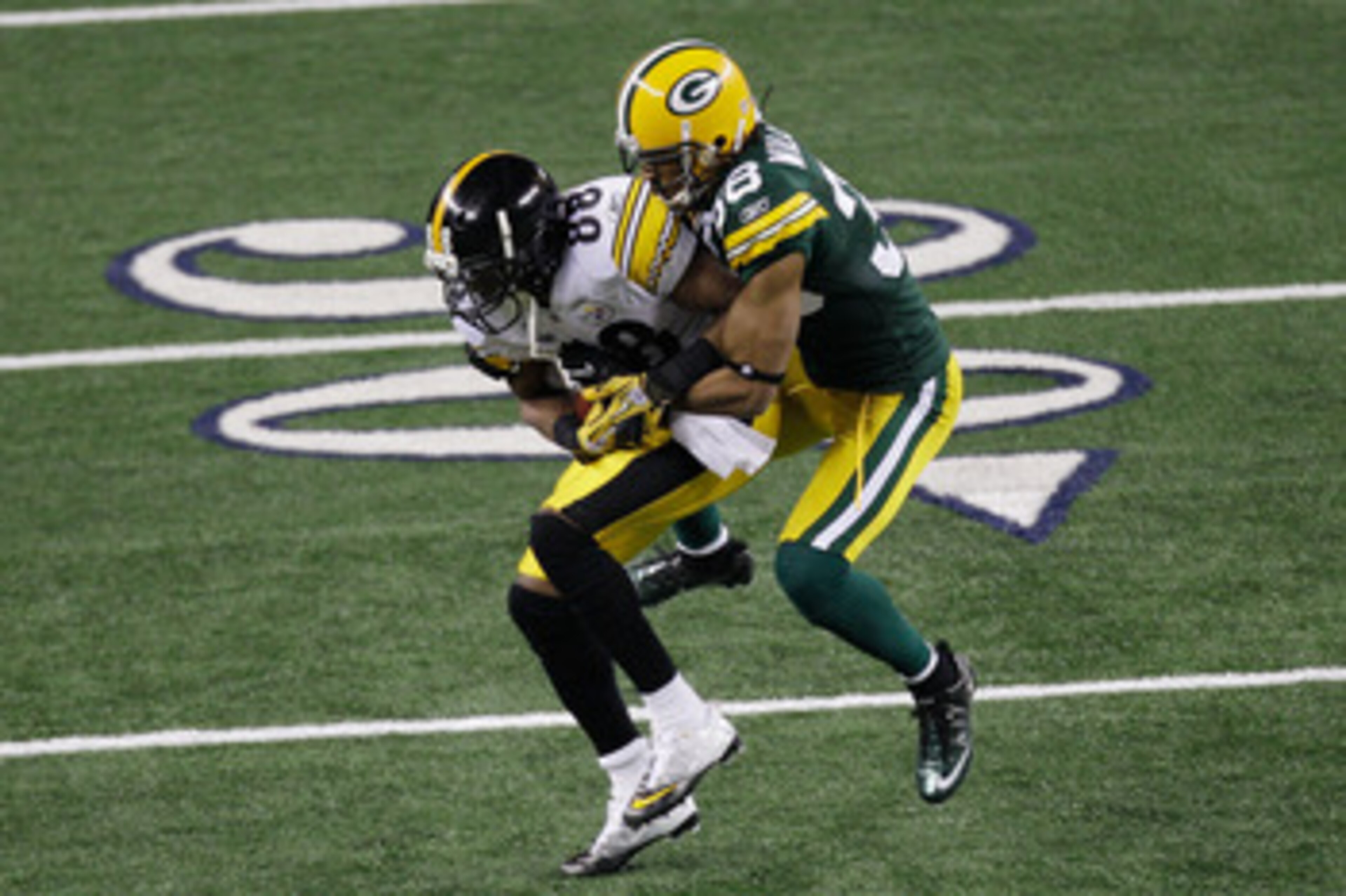 ARLINGTON, TX - FEBRUARY 06:  Emmanuel Sanders #88 of the Pittsburgh Steelers catches a 13 yard pass for a first down against Tramon Williams #38 of the Green Bay Packers in the second quarter of Super Bowl XLV at Cowboys Stadium on February 6, 2011 in Ar