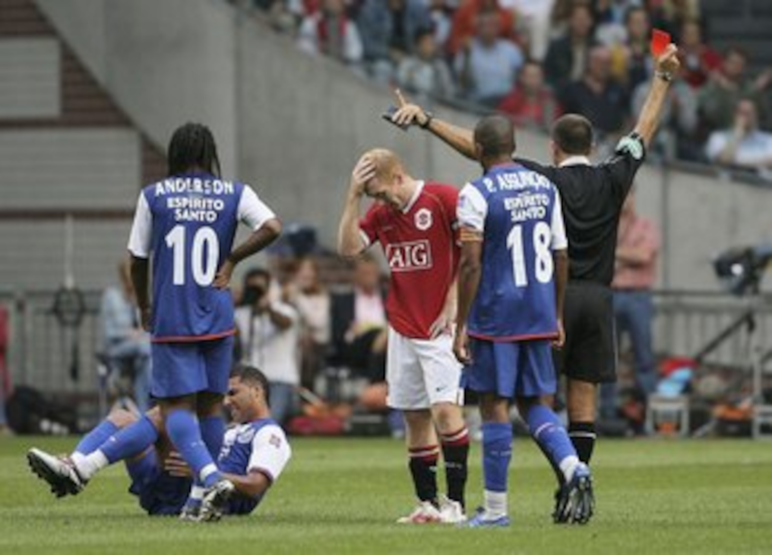 AMSTERDAM, HOLLAND -  AUGUST 4:   Paul Scholes  of Manchester United is shown the red card during the LG Amsterdam Tournament friendly match between Manchester United and FC Porto at The  Amsterdam Arena  on August 4, 2006 in Amsterdam, Holland.  (Photo b