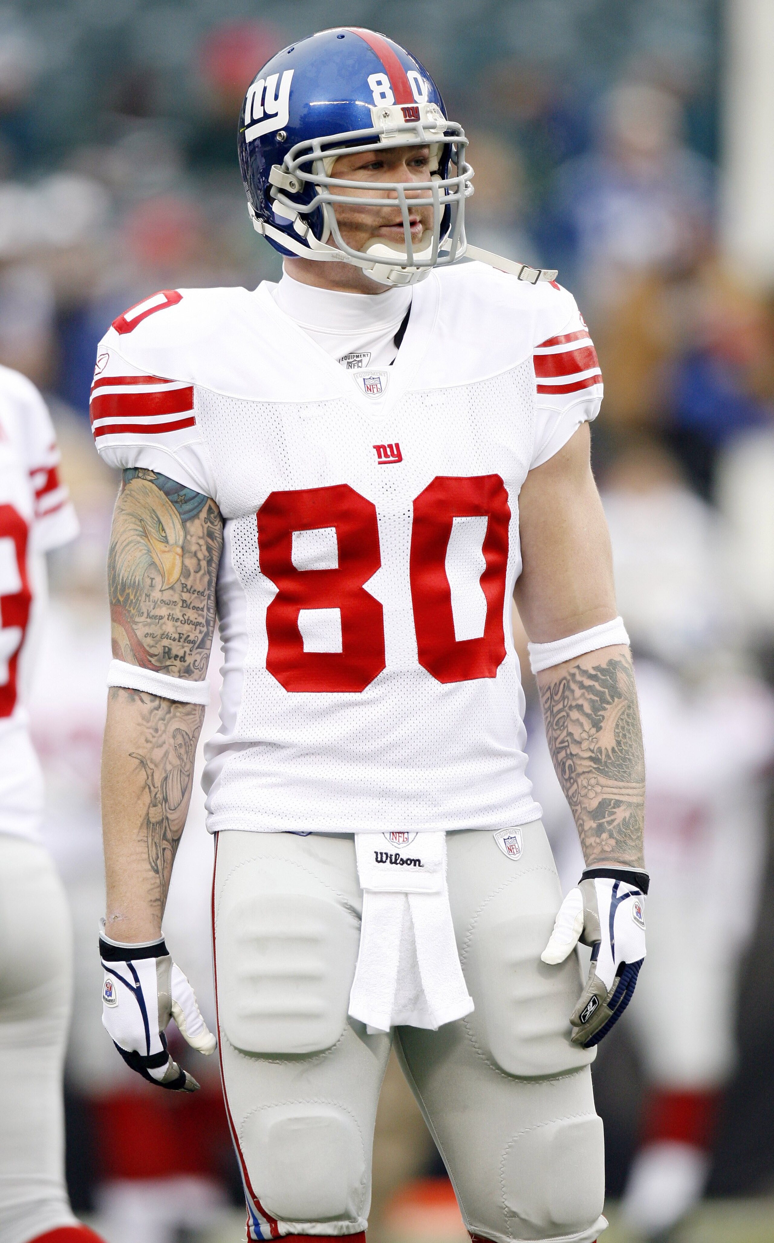 PHILADELPHIA - DECEMBER 9: Jeremy Shockey #80 of the New York Giants looks on before the NFL game against the Philadelphia Eagles at the Lincoln Financial Field on December 9, 2007 in Philadelphia, Pennsylvania. (Photo by Jeff Zelevansky/Getty Images)