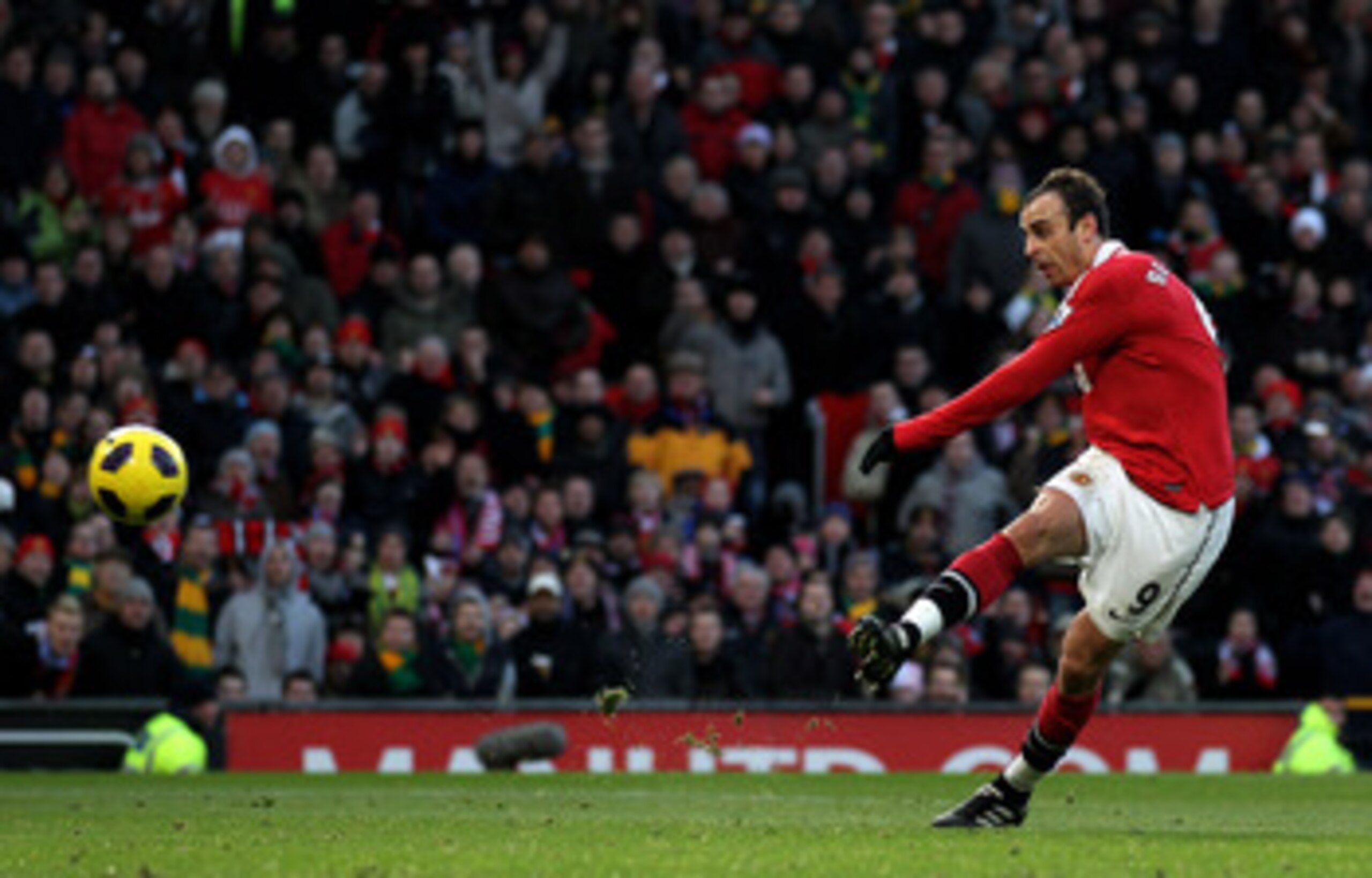 MANCHESTER, ENGLAND - NOVEMBER 27:  Dimitar Berbatov of Manchester United scores his team's third goal during the Barclays Premier League match between Manchester United and Blackburn Rovers at Old Trafford on November 27, 2010 in Manchester, England.  (P