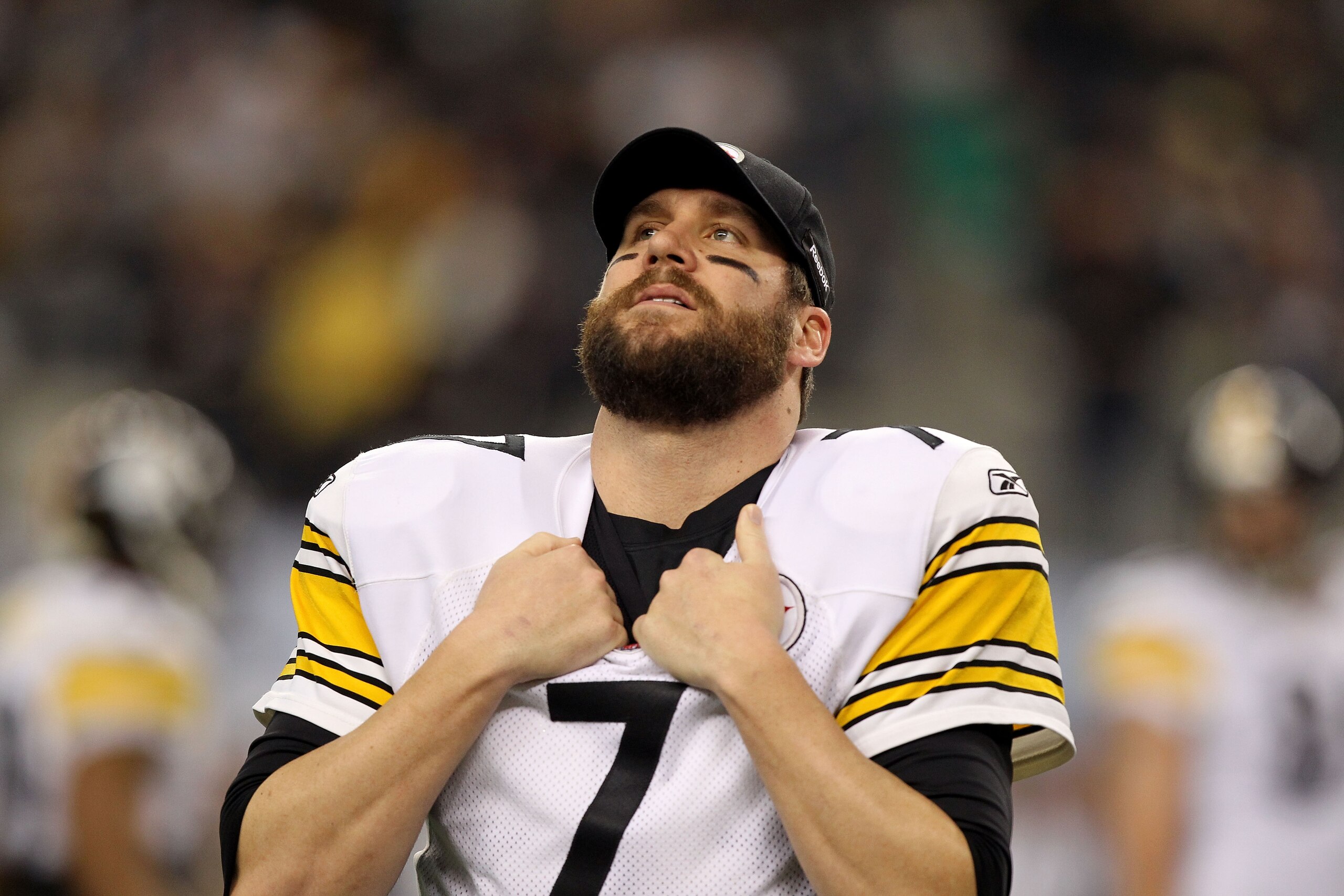 ARLINGTON, TX - FEBRUARY 06: Quarterback Ben Roethlisberger #7 of the Pittsburgh Steelers looks on against the Green Bay Packers during Super Bowl XLV at Cowboys Stadium on February 6, 2011 in Arlington, Texas. (Photo by Al Bello/Getty Images) ARLINGTON, TX - FEBRUARY 06: Quarterback Ben Roethlisberger #7 of the Pittsburgh Steelers looks on against the Green Bay Packers during Super Bowl XLV at Cowboys Stadium on February 6, 2011 in Arlington, Texas. (Photo by Al Bello/Getty Images)
