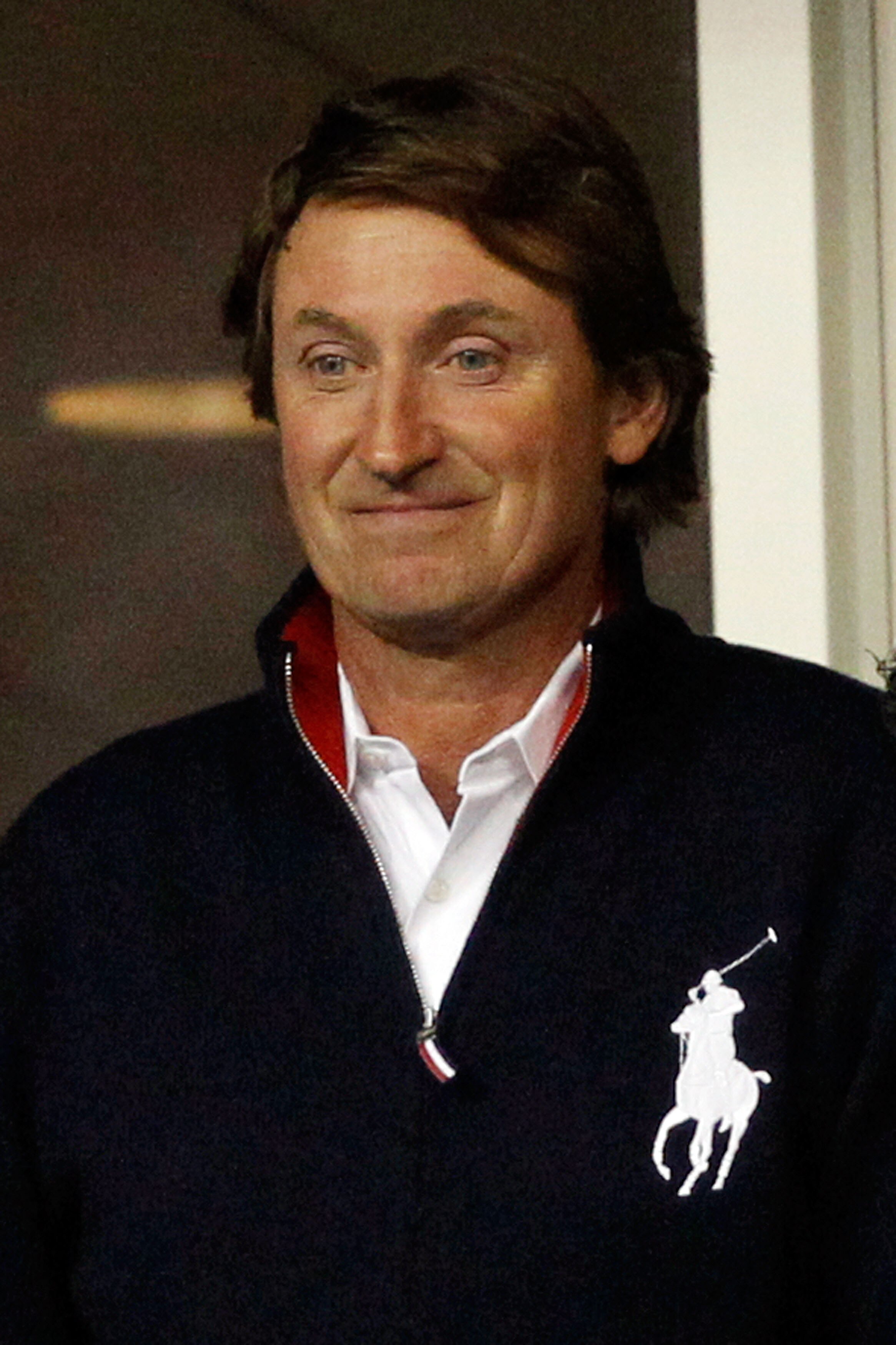 NEW YORK - SEPTEMBER 08:  Wayne Gretzky looks on as Robin Soderling of Sweden plays against Roger Federer of Switzerland during their men's singles quarterfinal match on day ten of the 2010 U.S. Open at the USTA Billie Jean King National Tennis Center on 