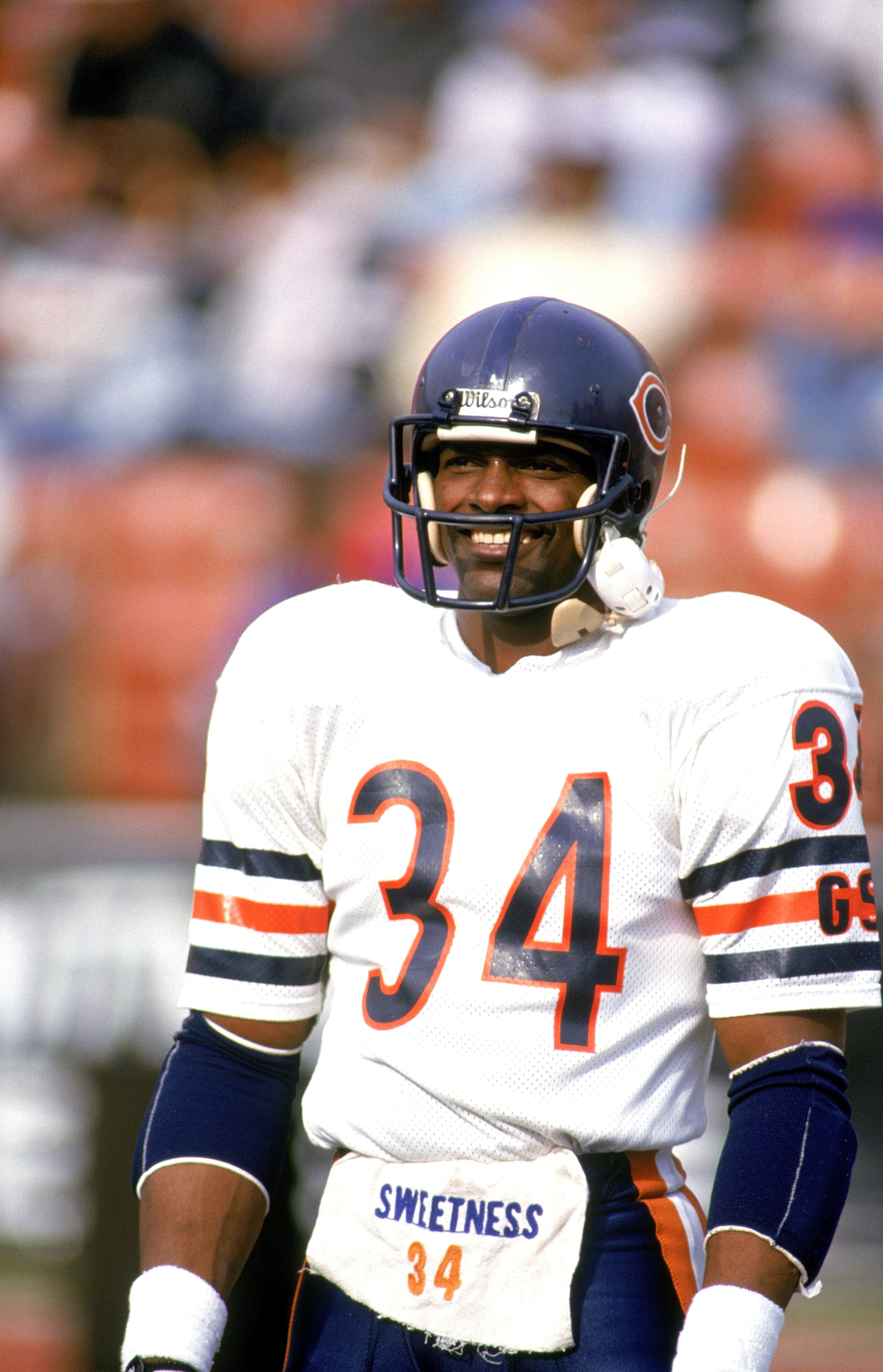 LOS ANGELES - DECEMBER 1987: Running back Walter Payton #34 of the Chicago Bears looks on during a game against the Los Angeles Raiders circa December of 1987 at the Los Angeles Memorial Coliseum in Los Angeles, California. (Photo by Mike Powell/Getty I LOS ANGELES - DECEMBER 1987: Running back Walter Payton #34 of the Chicago Bears looks on during a game against the Los Angeles Raiders circa December of 1987 at the Los Angeles Memorial Coliseum in Los Angeles, California. (Photo by Mike Powell/Getty I