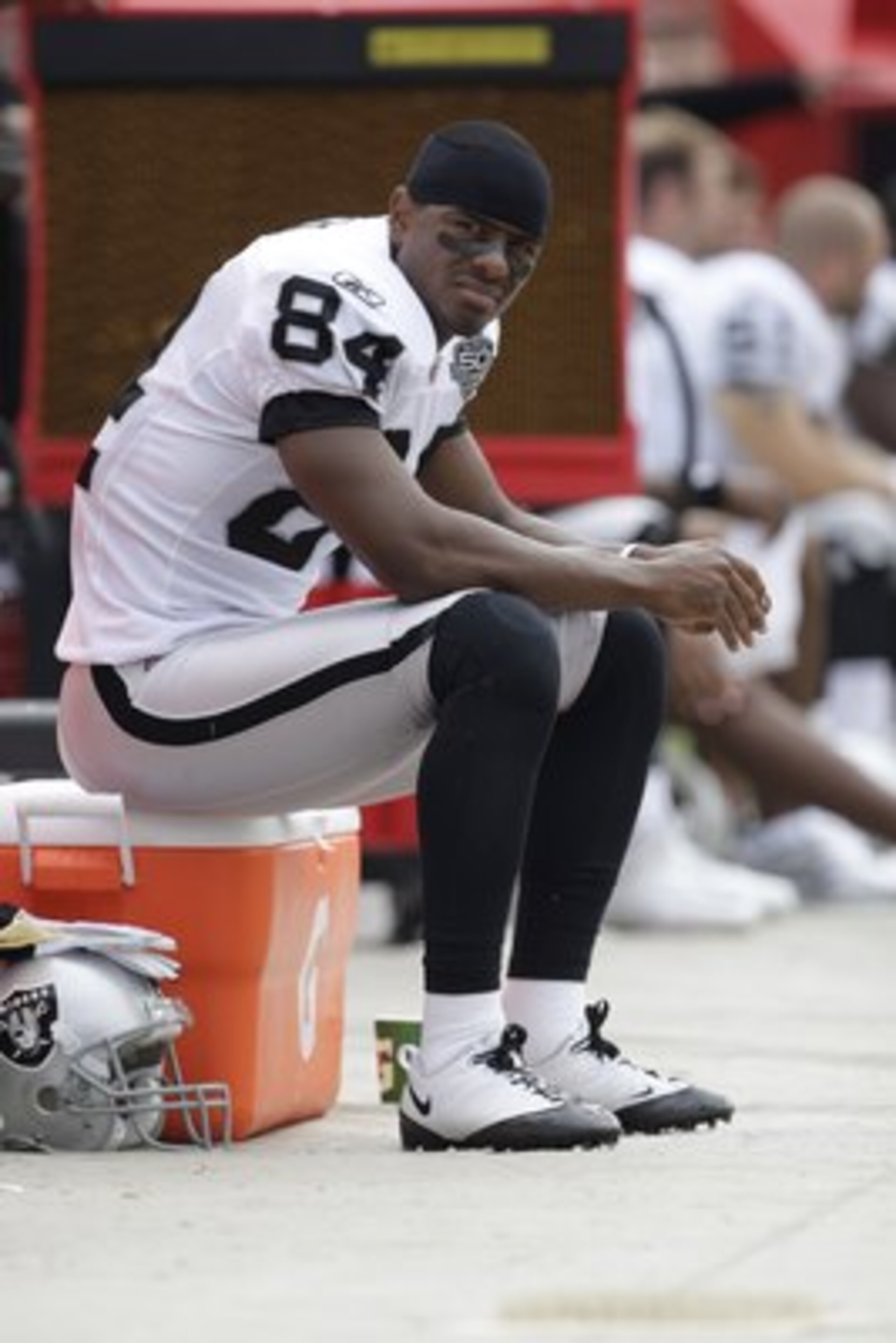 KANSAS CITY, MO - SEPTEMBER 20:  Javon Walker #84 of the Oakland Raiders looks on during the game against the Kansas City Chiefs at Arrowhead Stadium on September 20, 2009 in Kansas City, Missouri. (Photo by Jamie Squire/Getty Images)