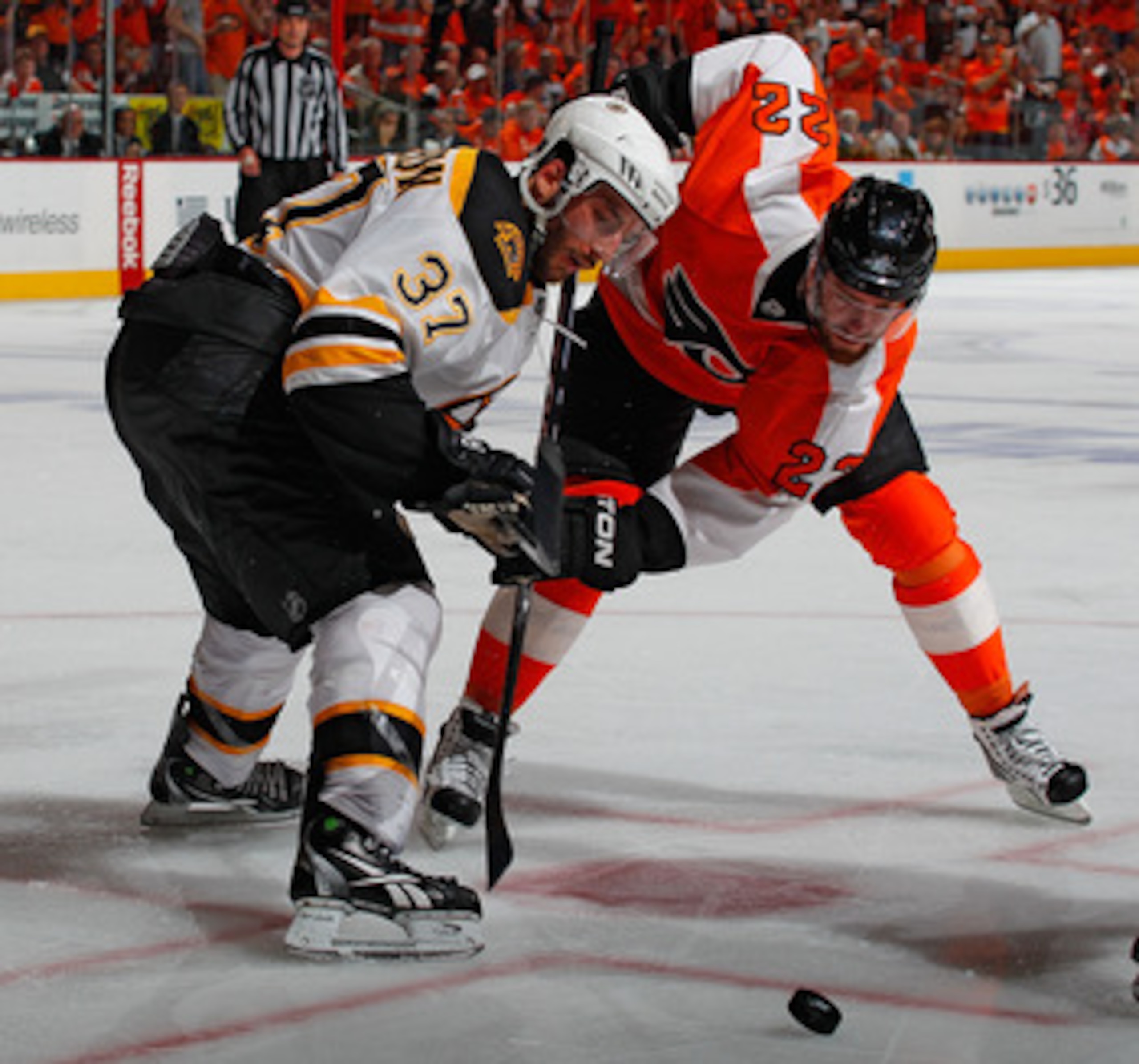 PHILADELPHIA, PA - MAY 02:  Patrice Bergeron #37 of the Boston Bruins faces off with Ville Leino #22 of the Philadelphia Flyers during Game Two of the Eastern Conference Semifinals during the 2011 NHL Stanley Cup Playoffs at Wells Fargo Center on May 2, 2